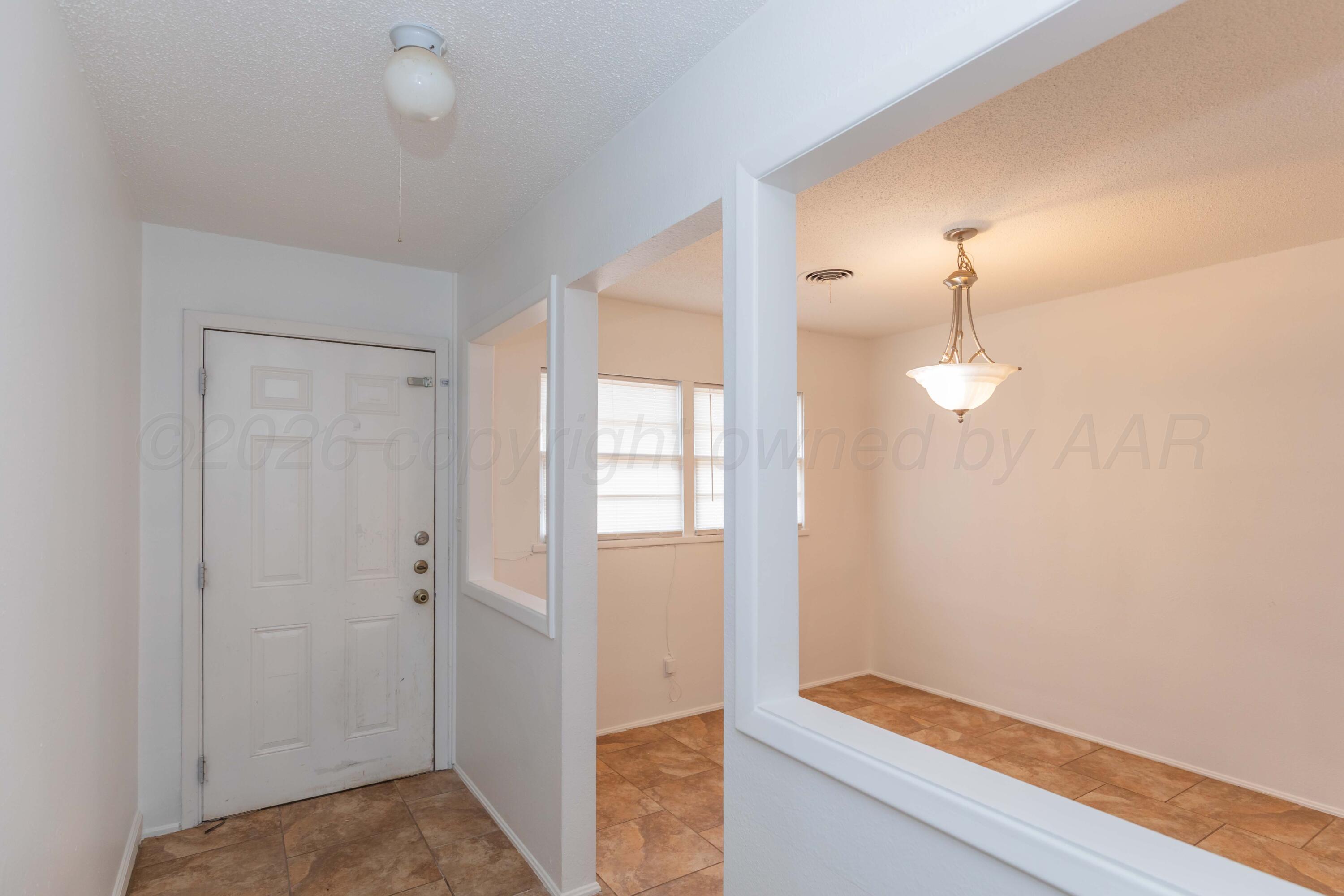 2901 S Apache Street Property Photo 3