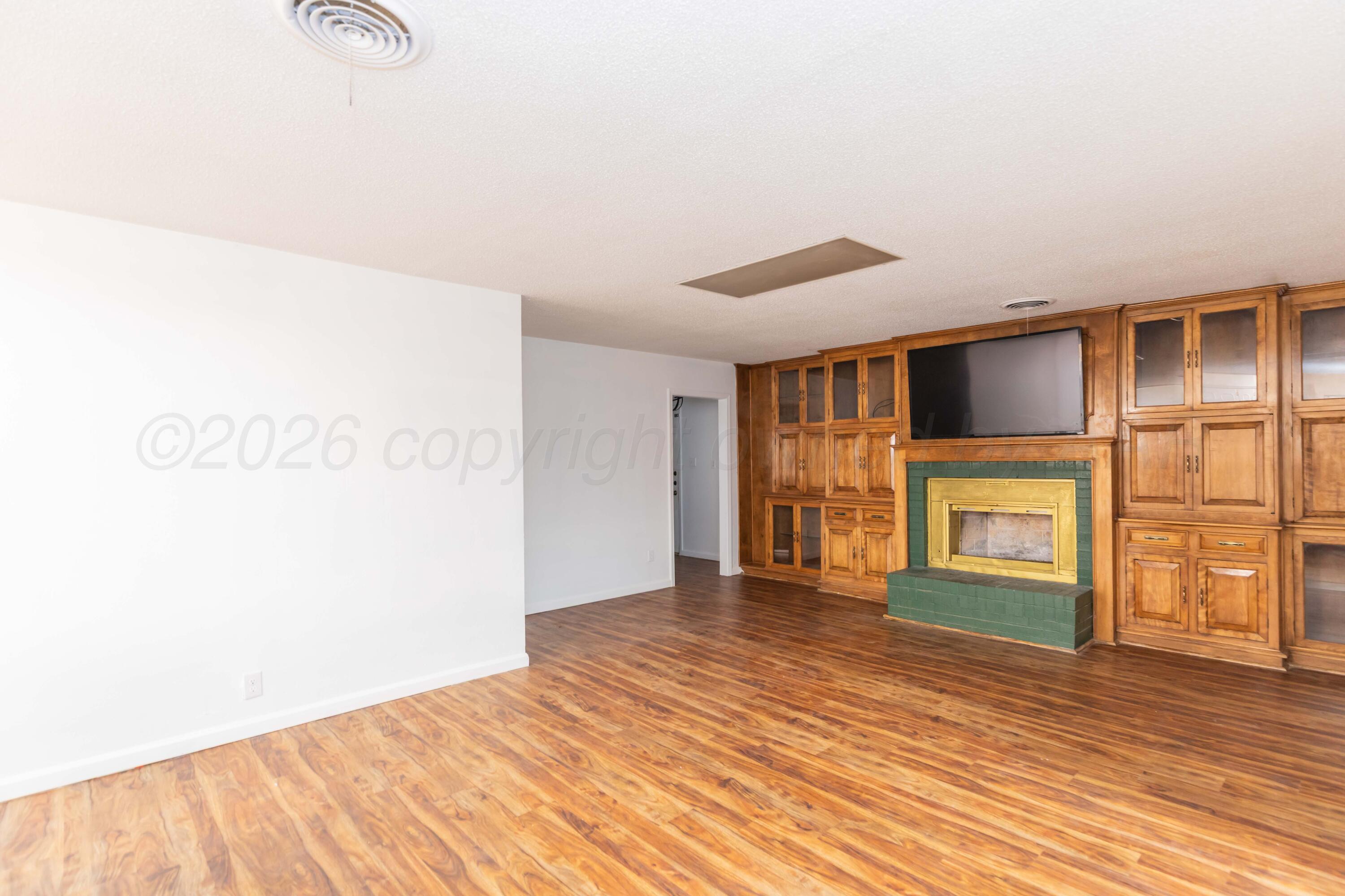 2901 S Apache Street Property Photo 4