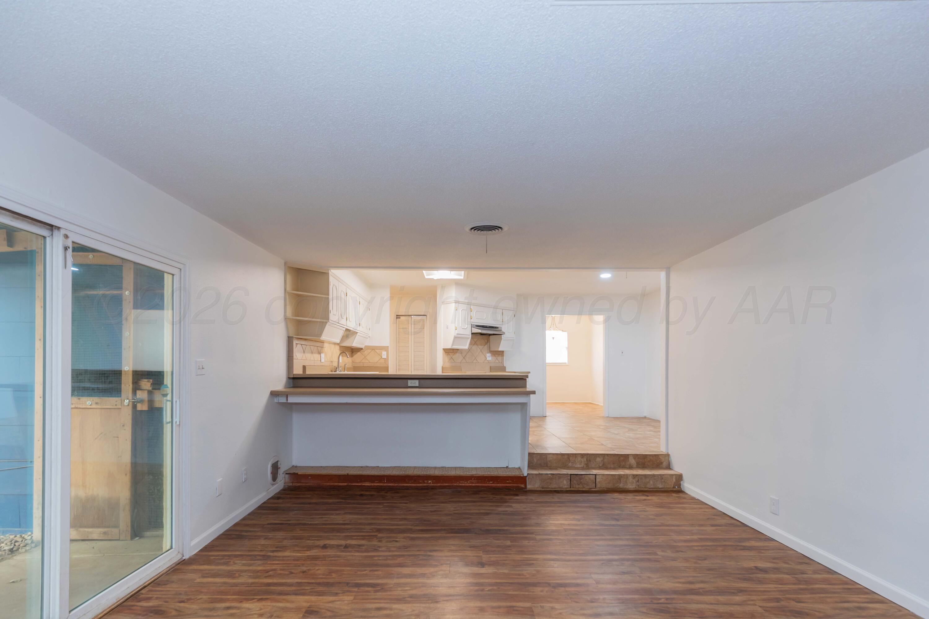 2901 S Apache Street Property Photo 5