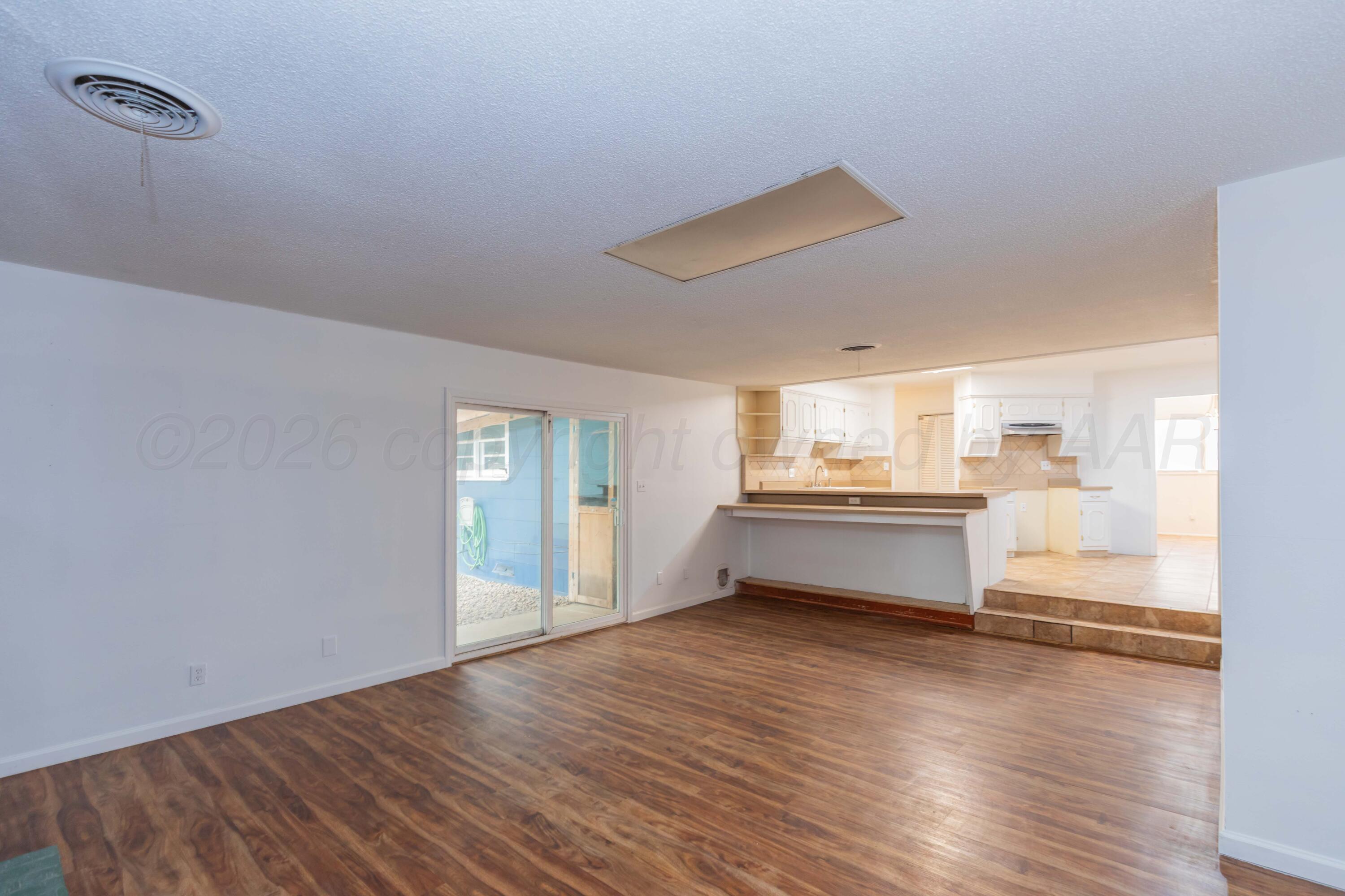 2901 S Apache Street Property Photo 6