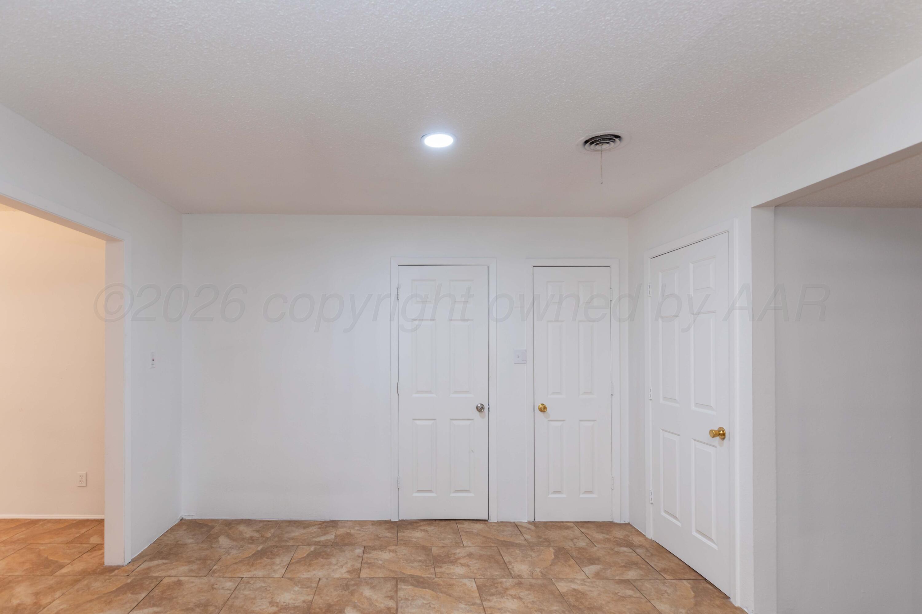 2901 S Apache Street Property Photo 9