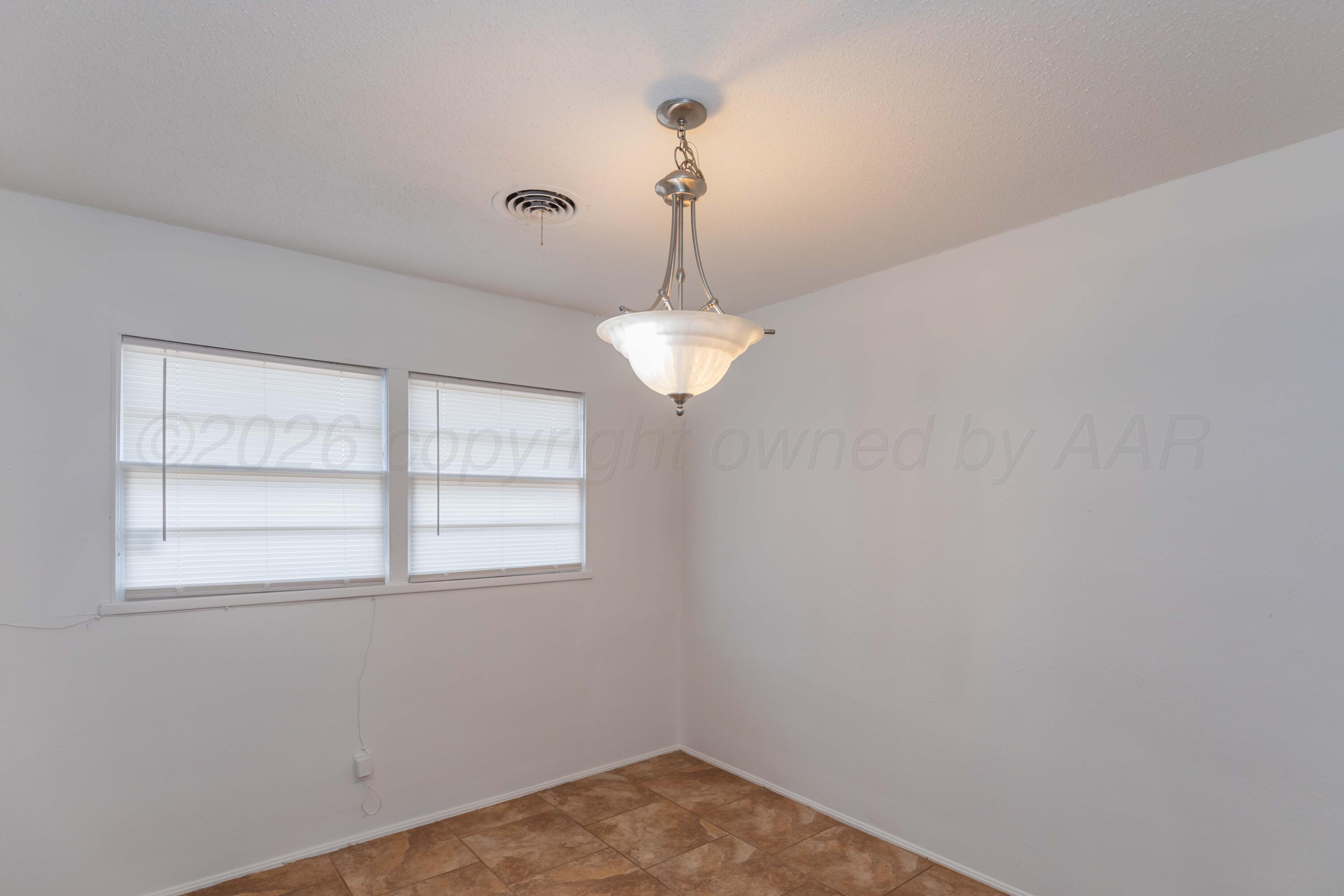 2901 S Apache Street Property Photo 10
