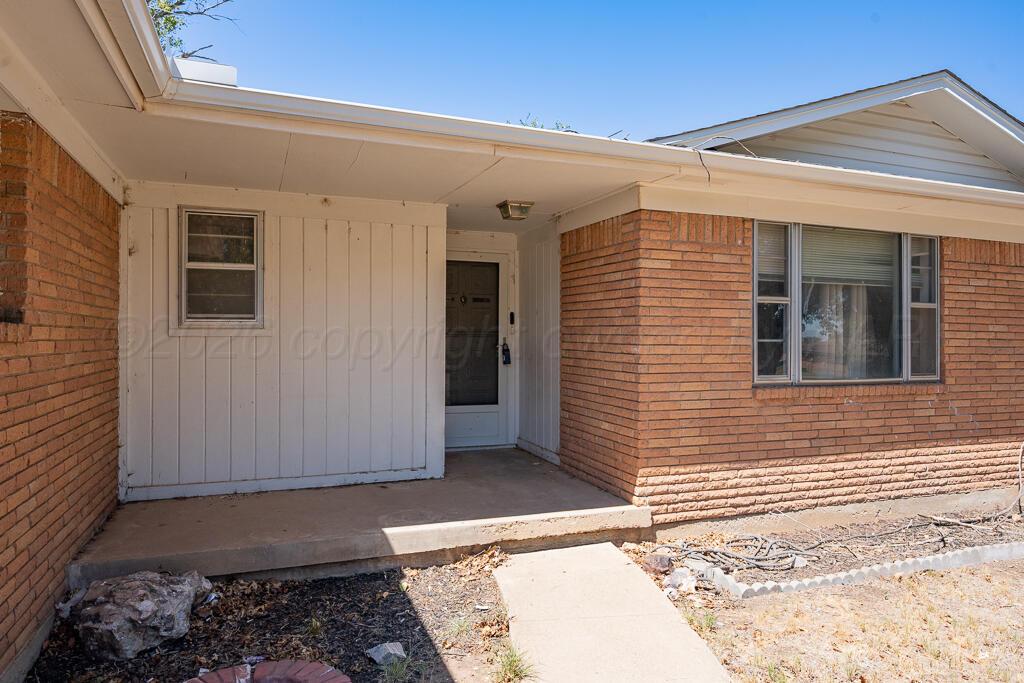 7609 Sombrero Drive Property Photo 4