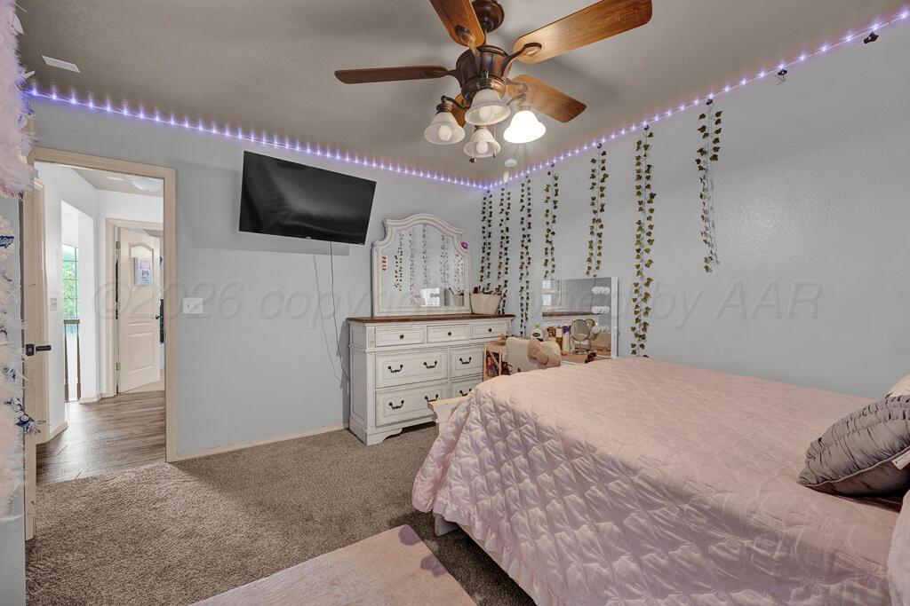 7001 Glenoak Lane Property Photo 13