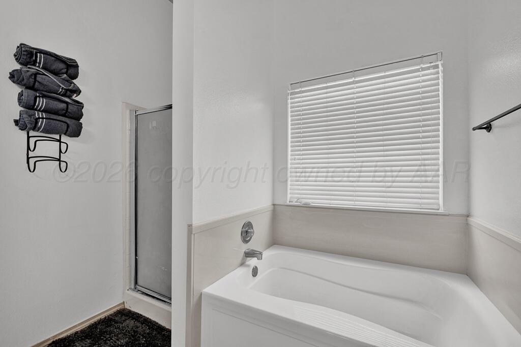 7001 Glenoak Lane Property Photo 17