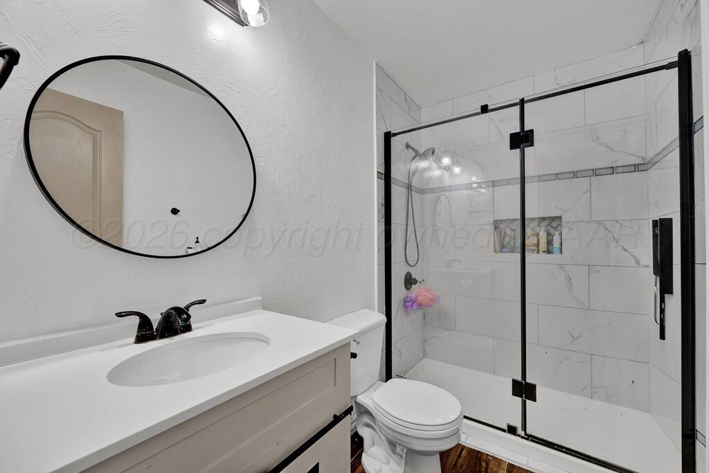 7001 Glenoak Lane Property Photo 18