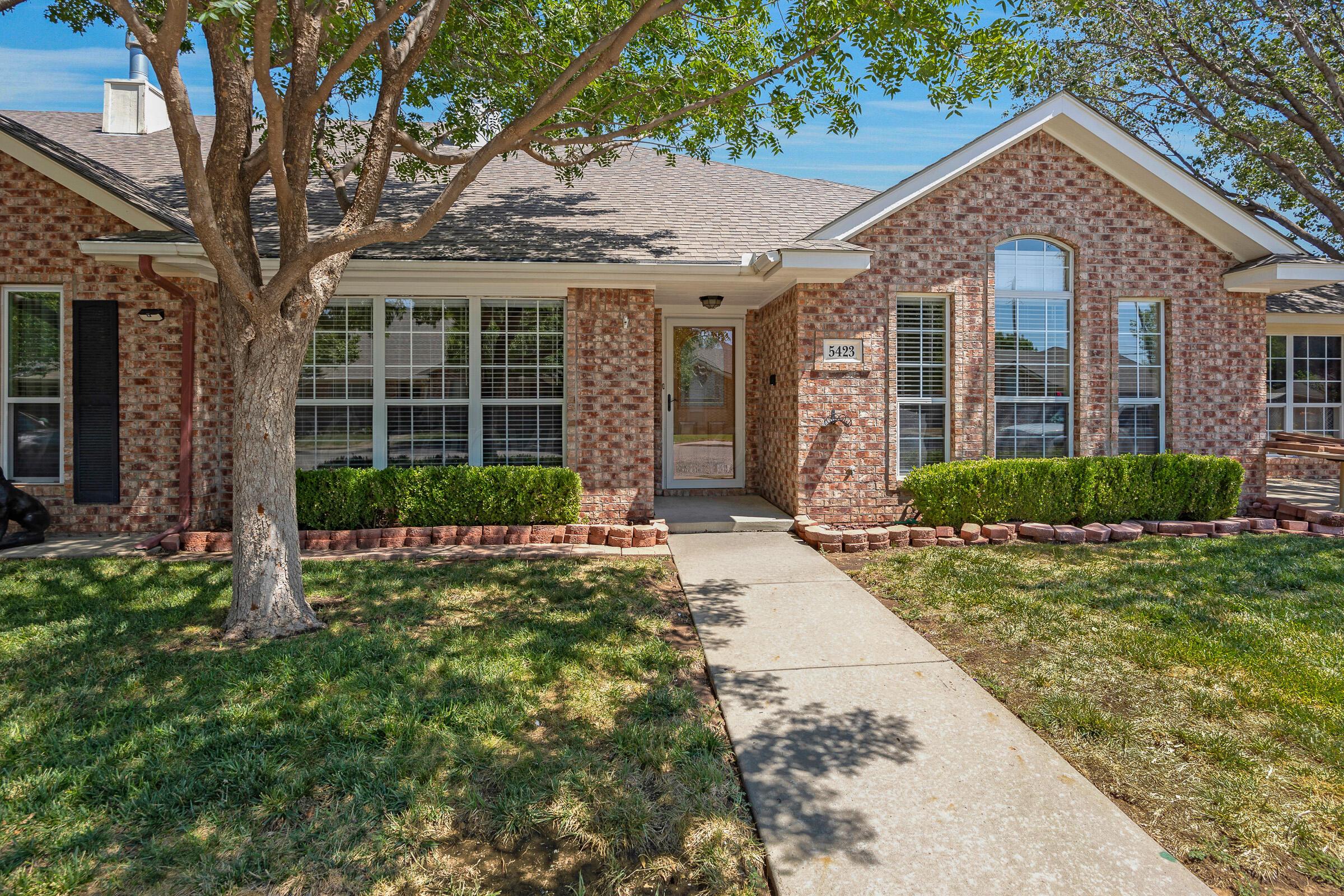 5423 Somerset Drive Property Photo 1