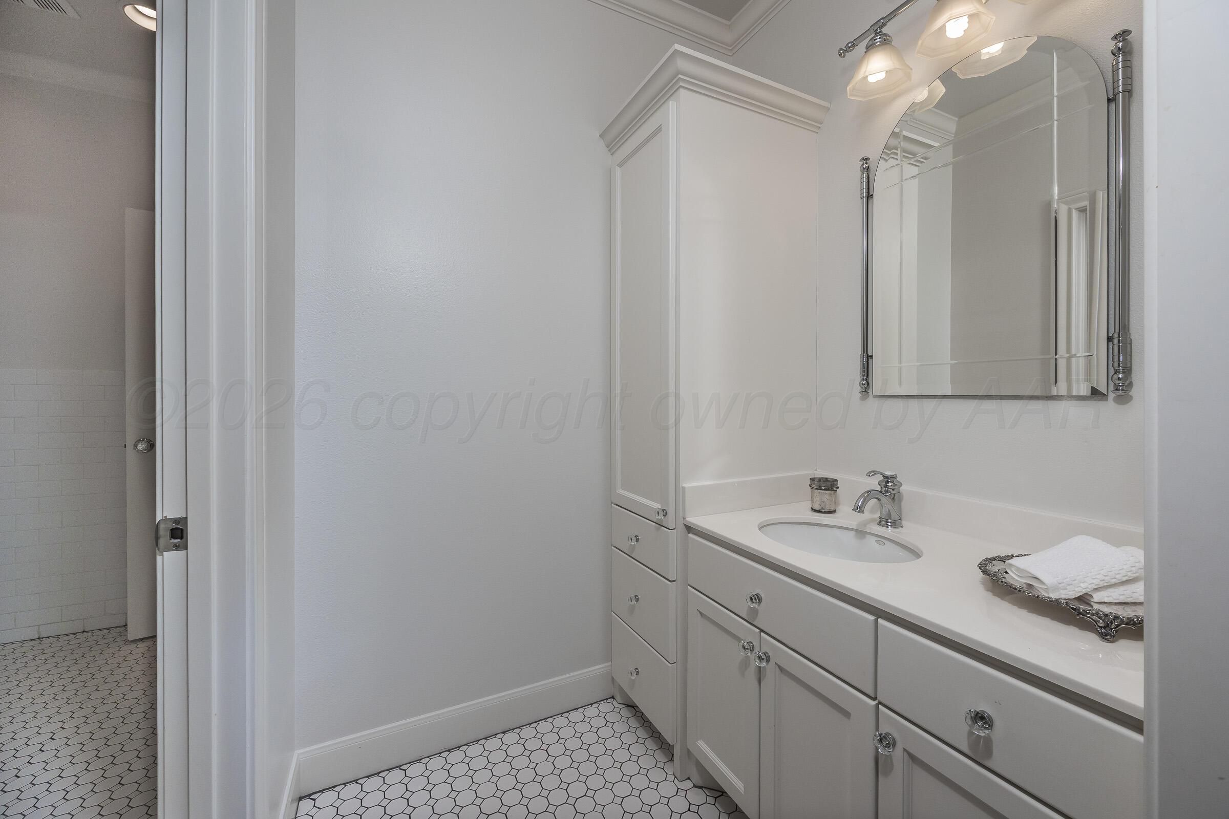 2605 S Hughes Street Property Photo 42