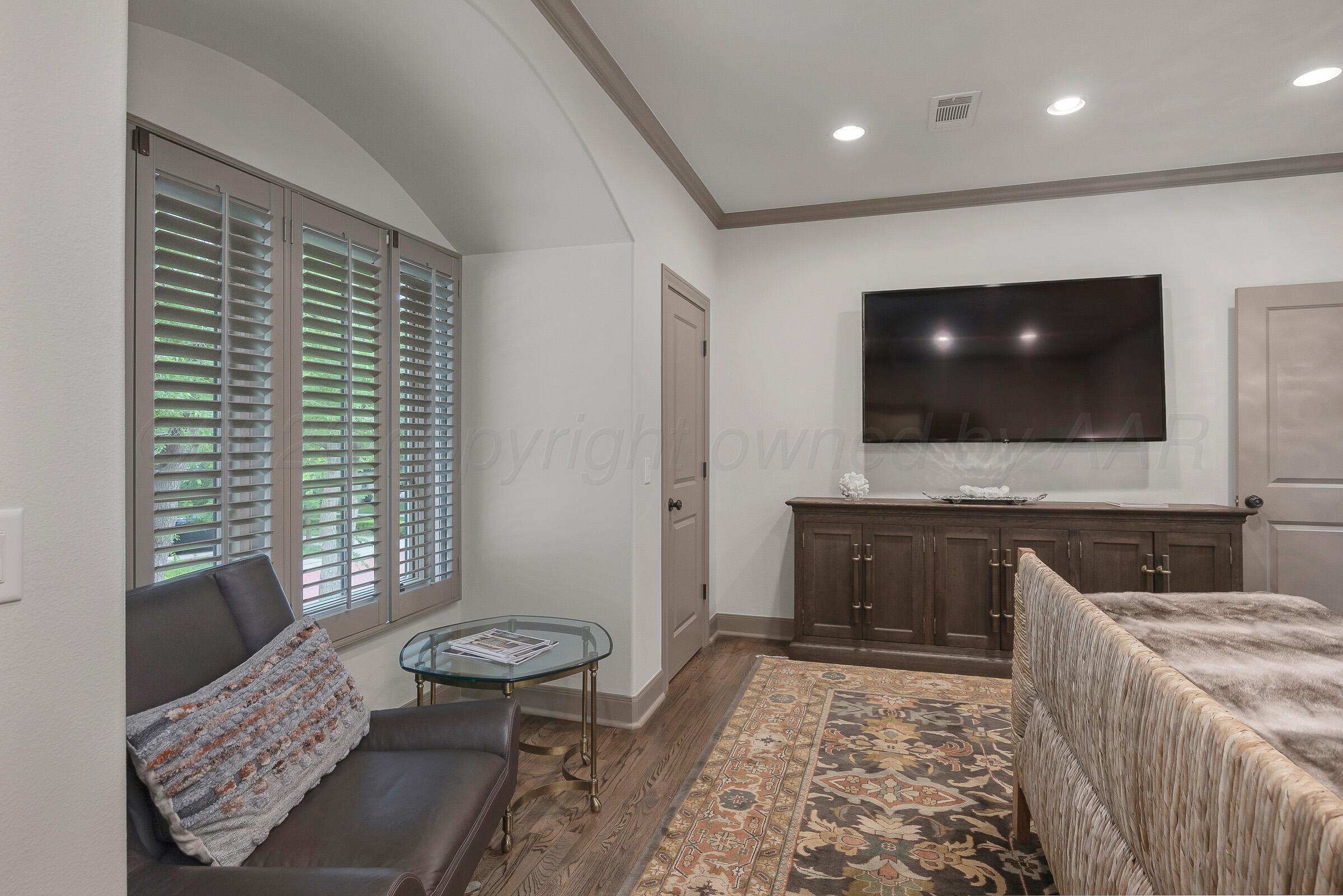 2605 S Hughes Street Property Photo 44