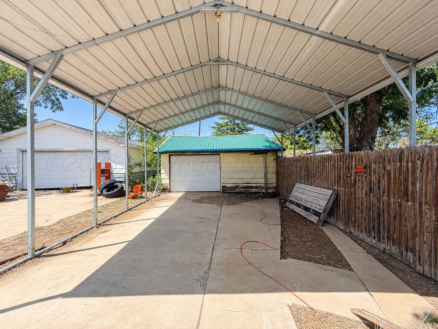 1013 E Kingsmill Avenue Property Photo 4