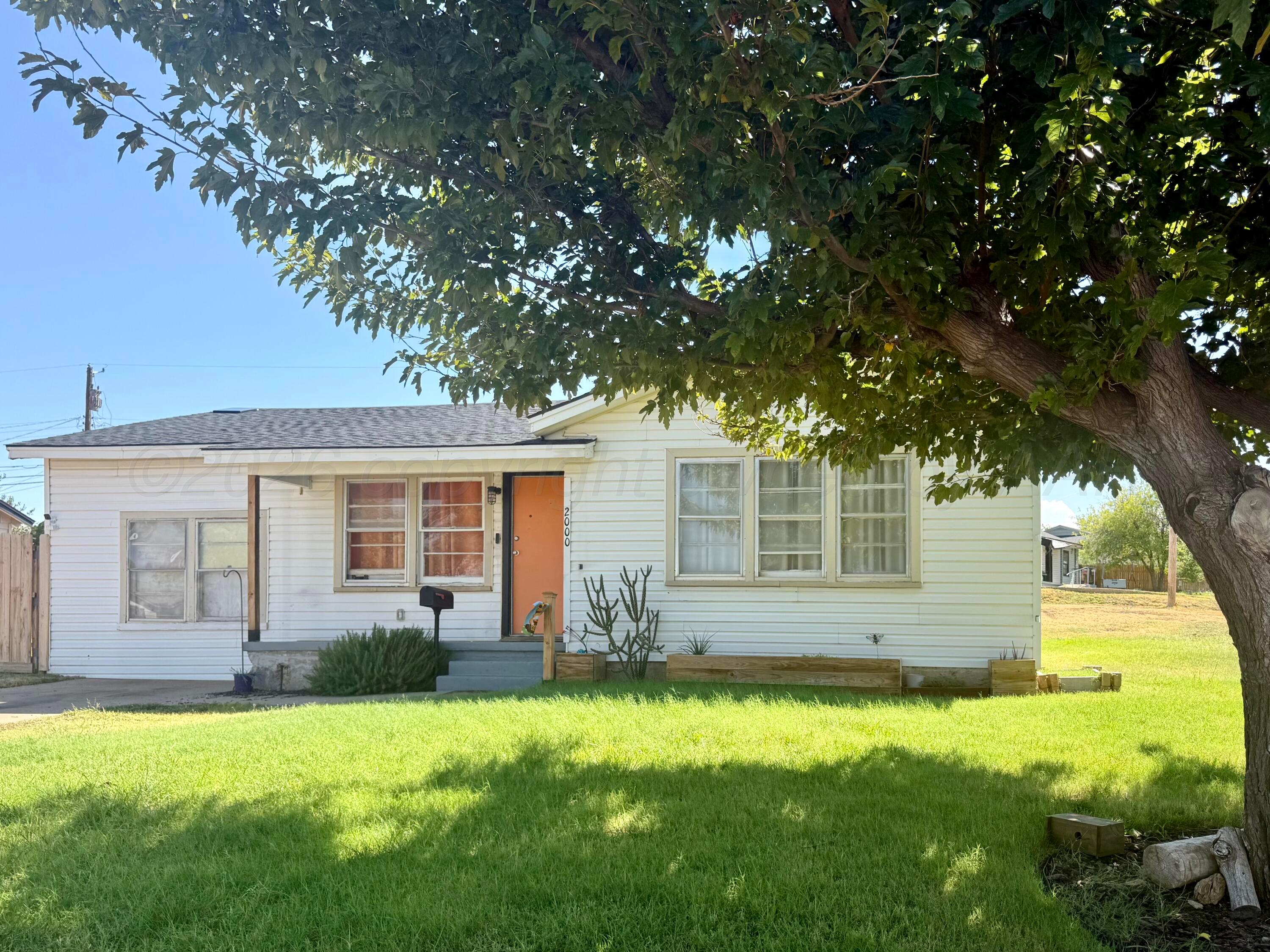 2000 Magnolia Street Property Photo 1