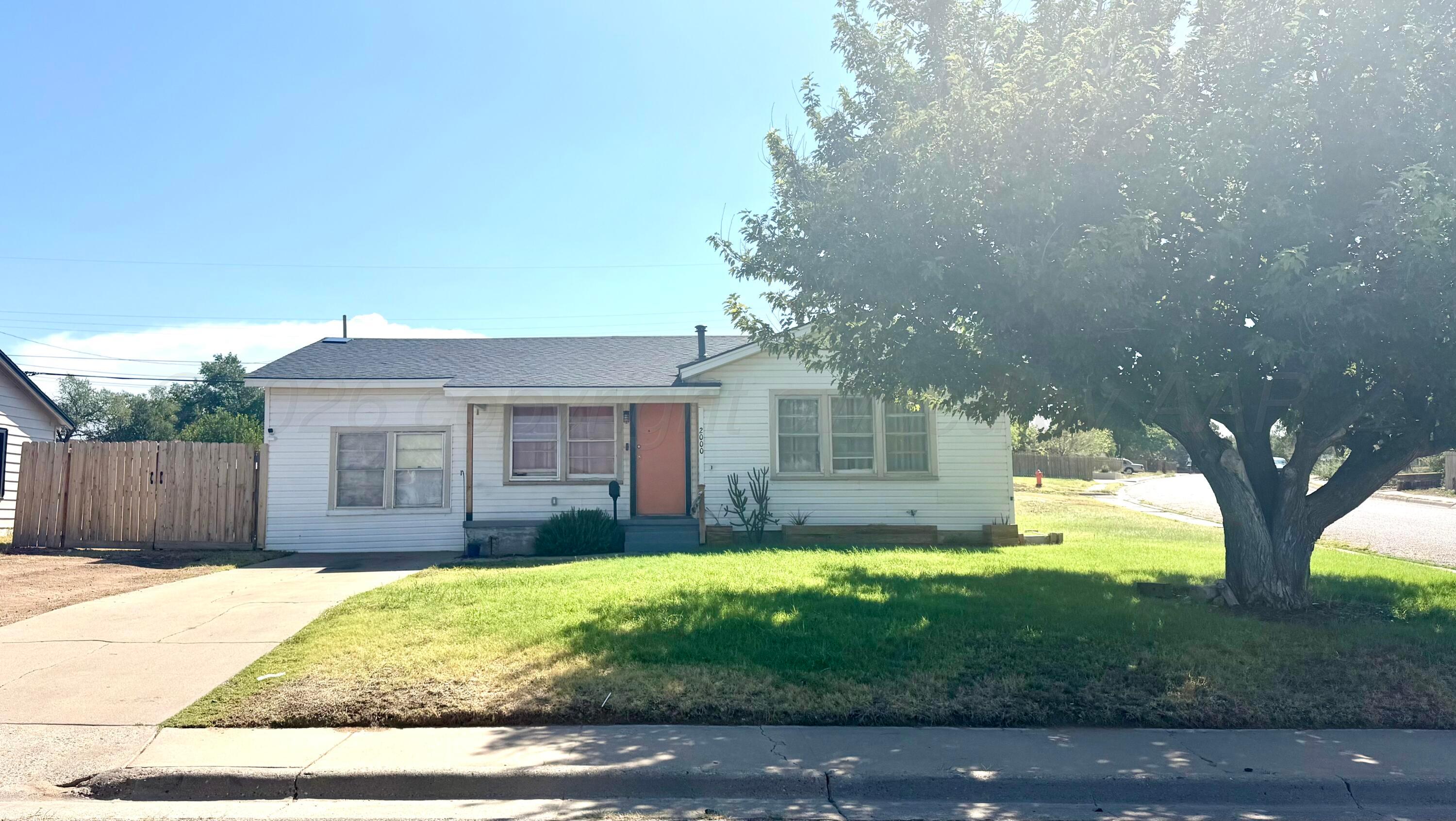 2000 Magnolia Street Property Photo 2