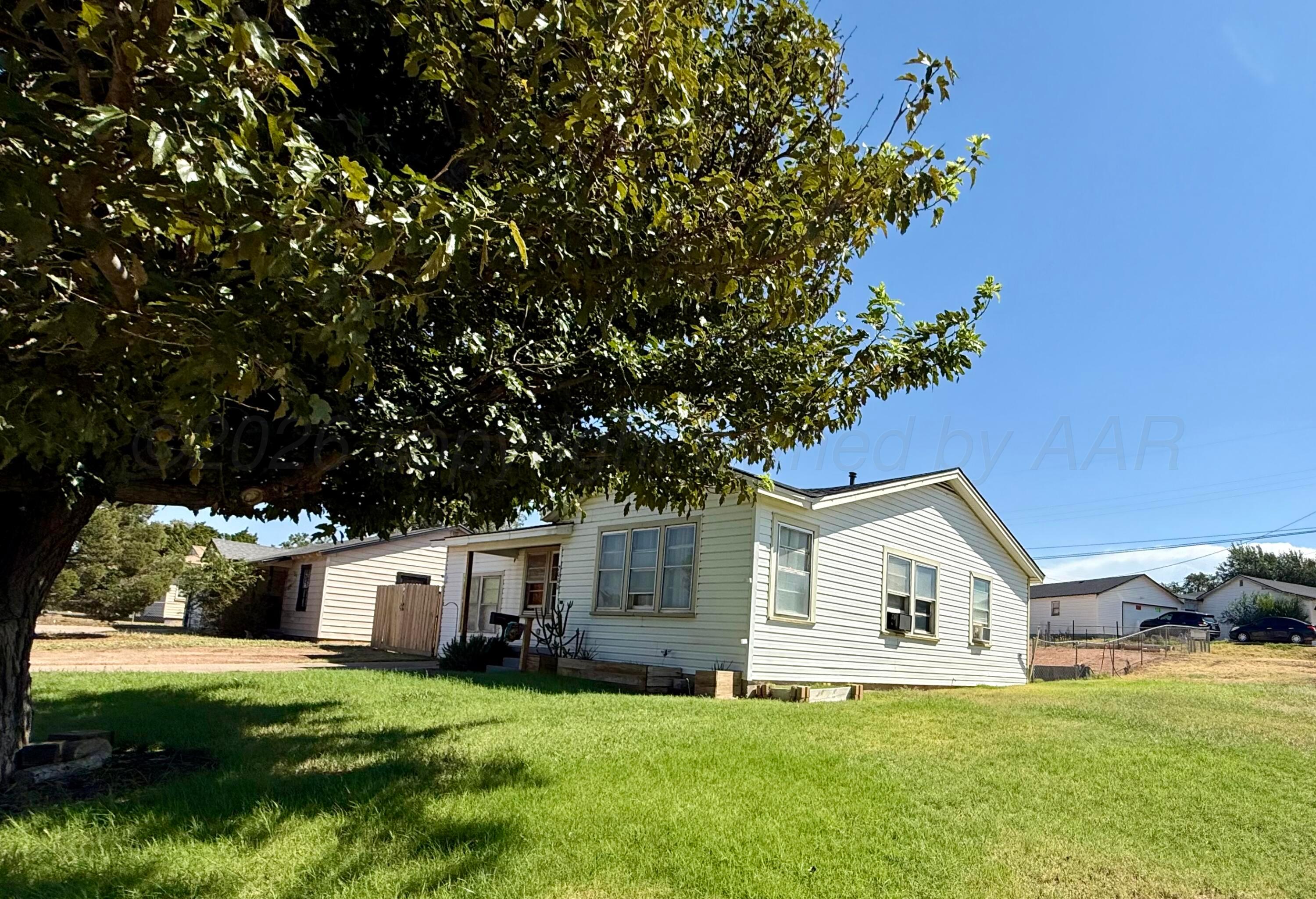 2000 Magnolia Street Property Photo 3