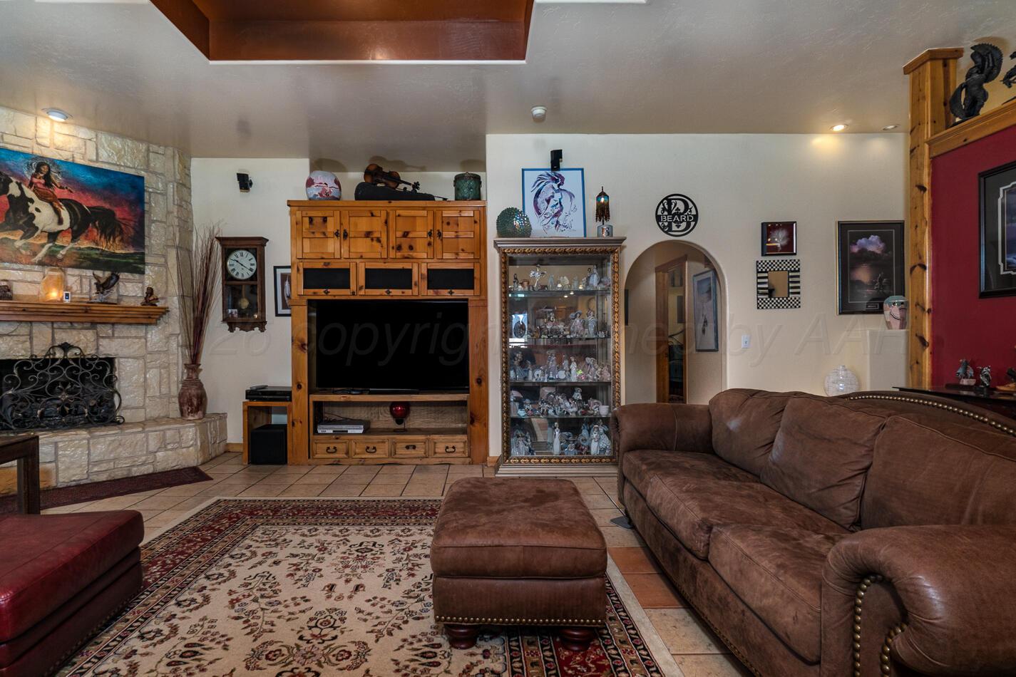 7108 Glenoak Lane Property Photo 8