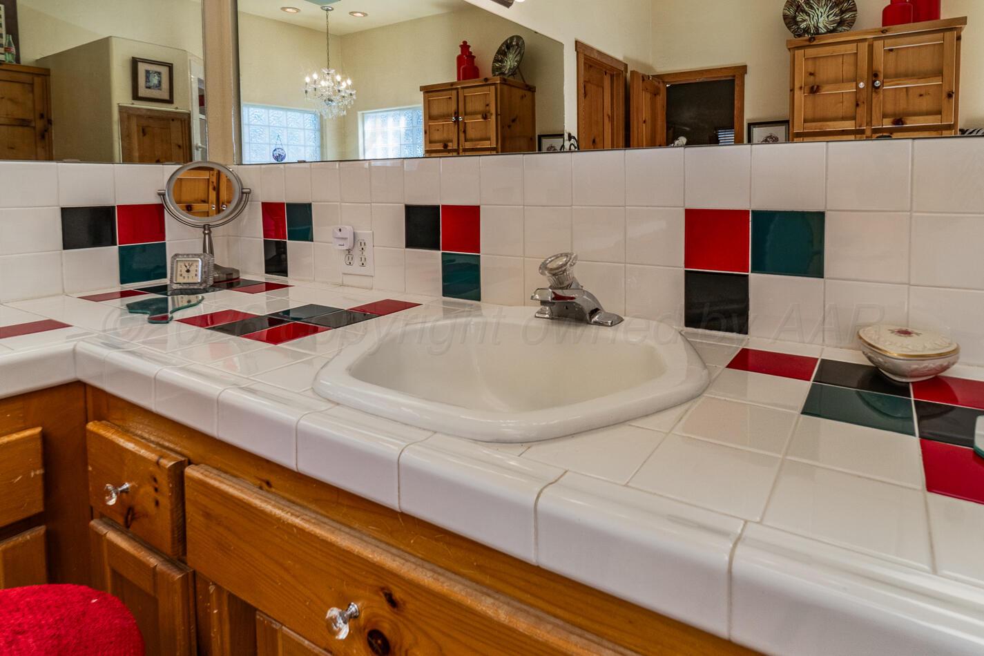 7108 Glenoak Lane Property Photo 31