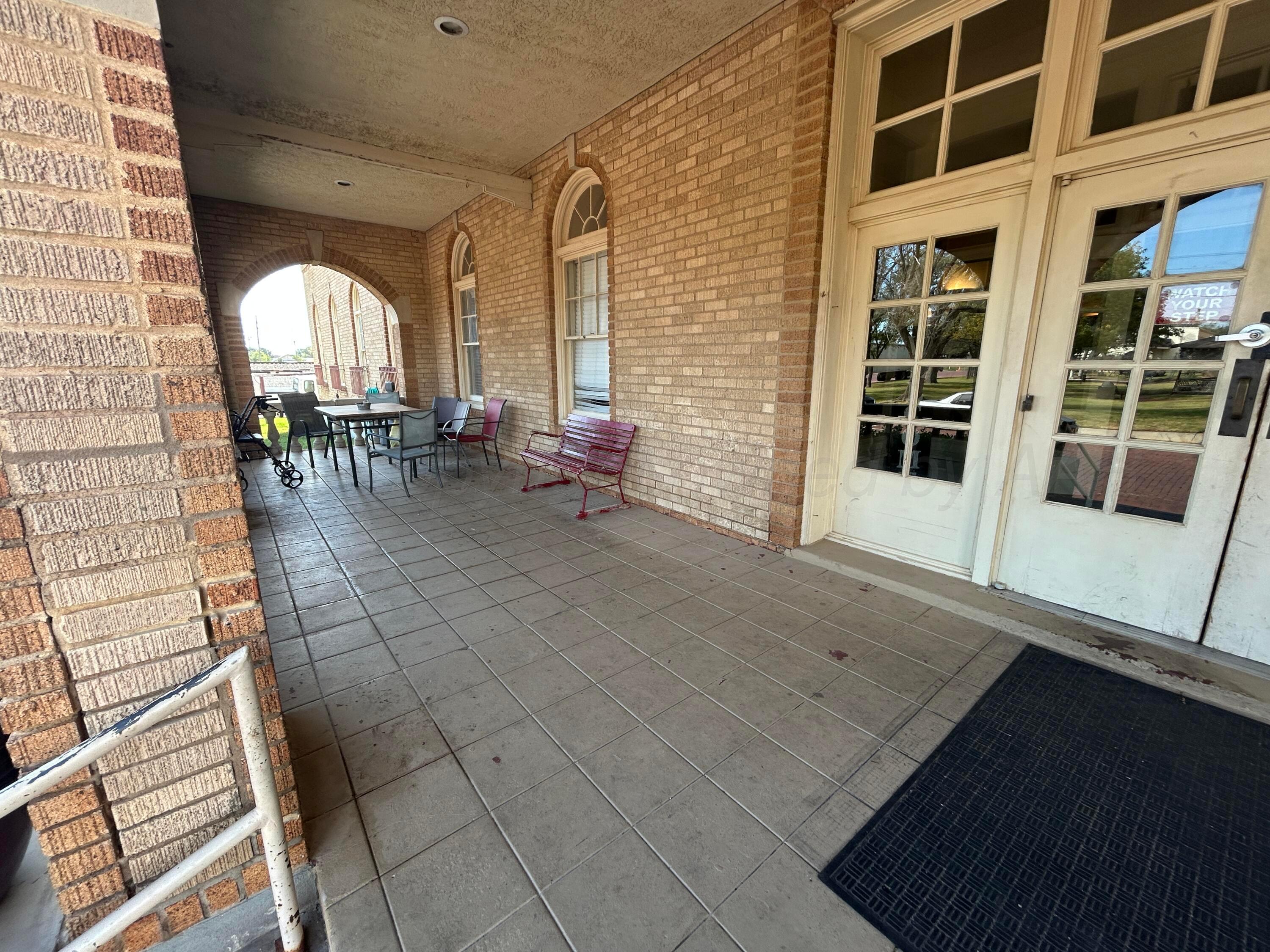 120 S Russell Street Property Photo 3