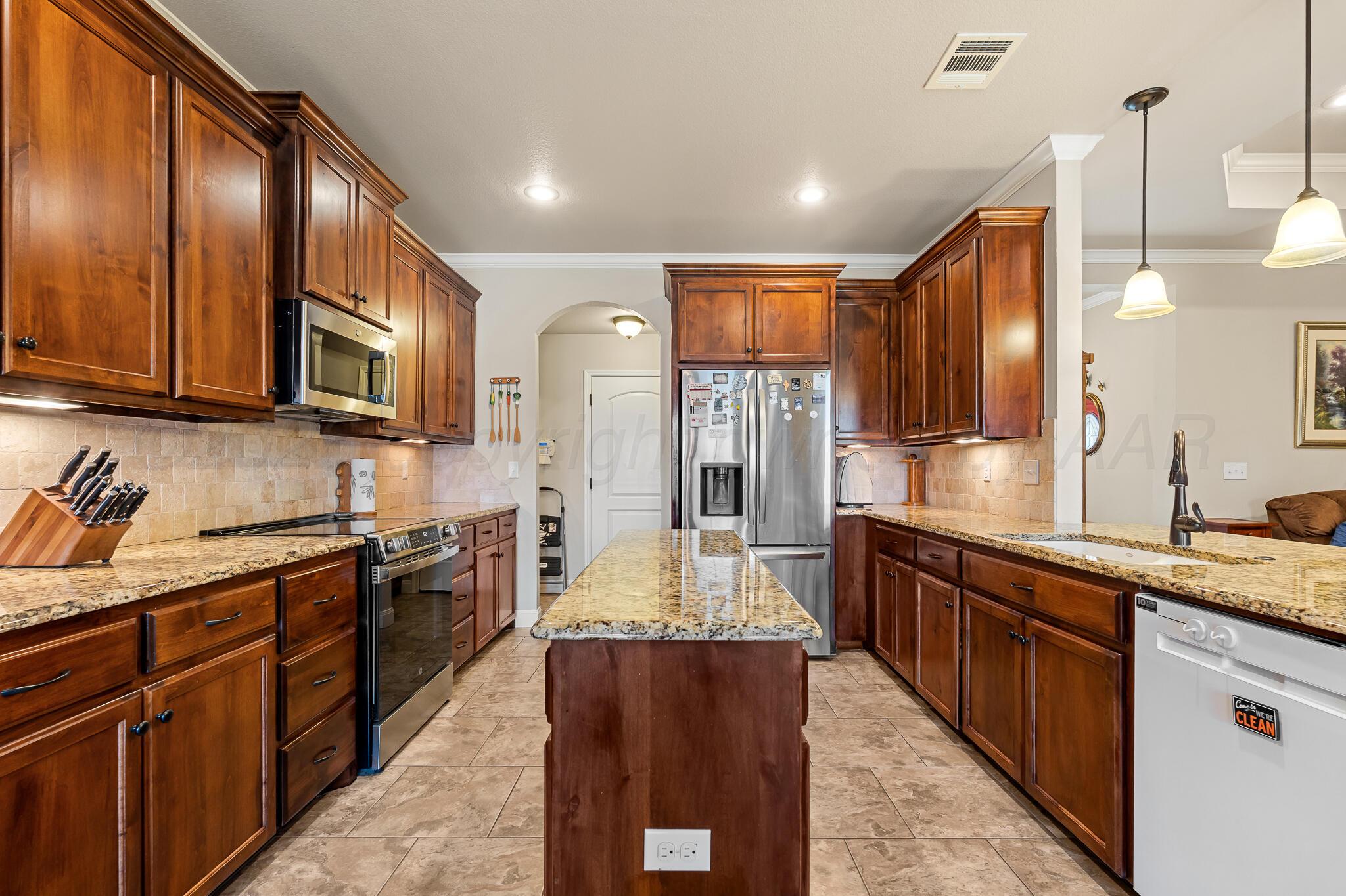 27 William Lane Property Photo 10