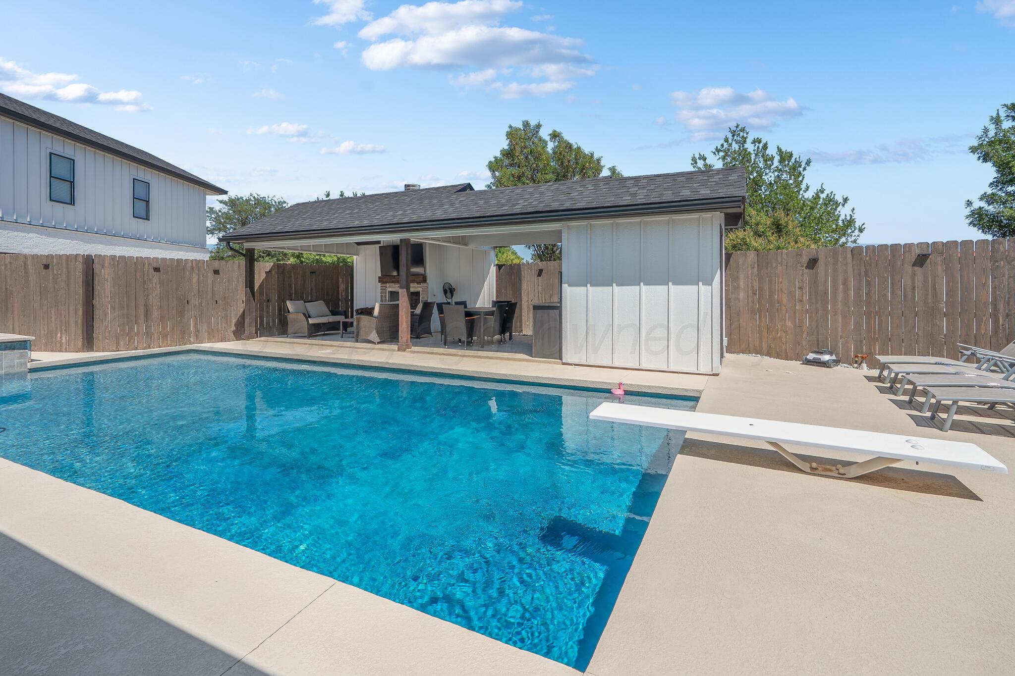6301 S Chenot Drive Property Photo 4