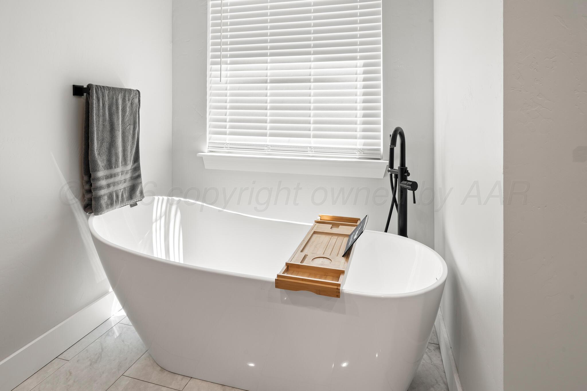 6301 S Chenot Drive Property Photo 23