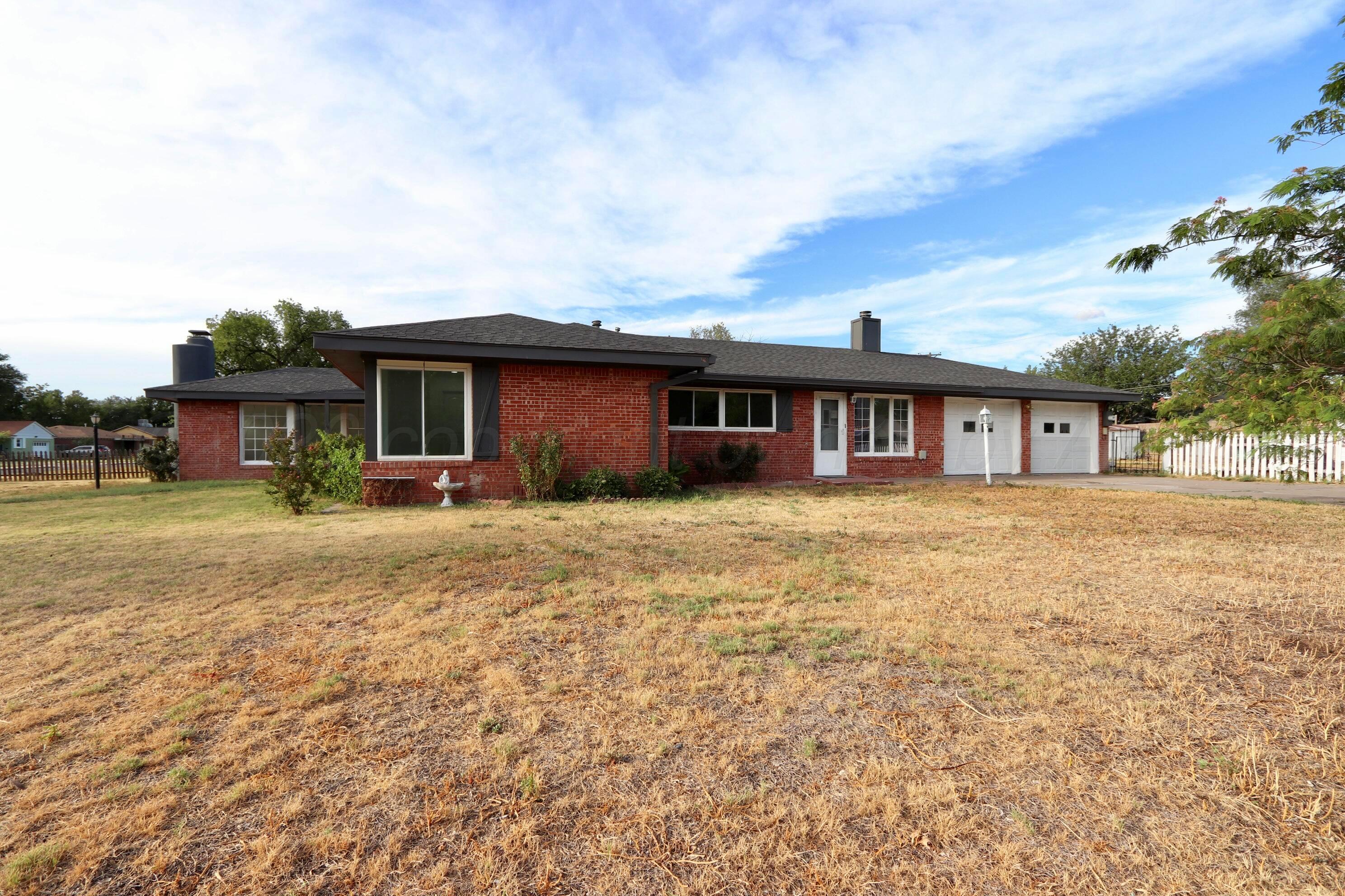 2041 S Travis Street Property Photo 3