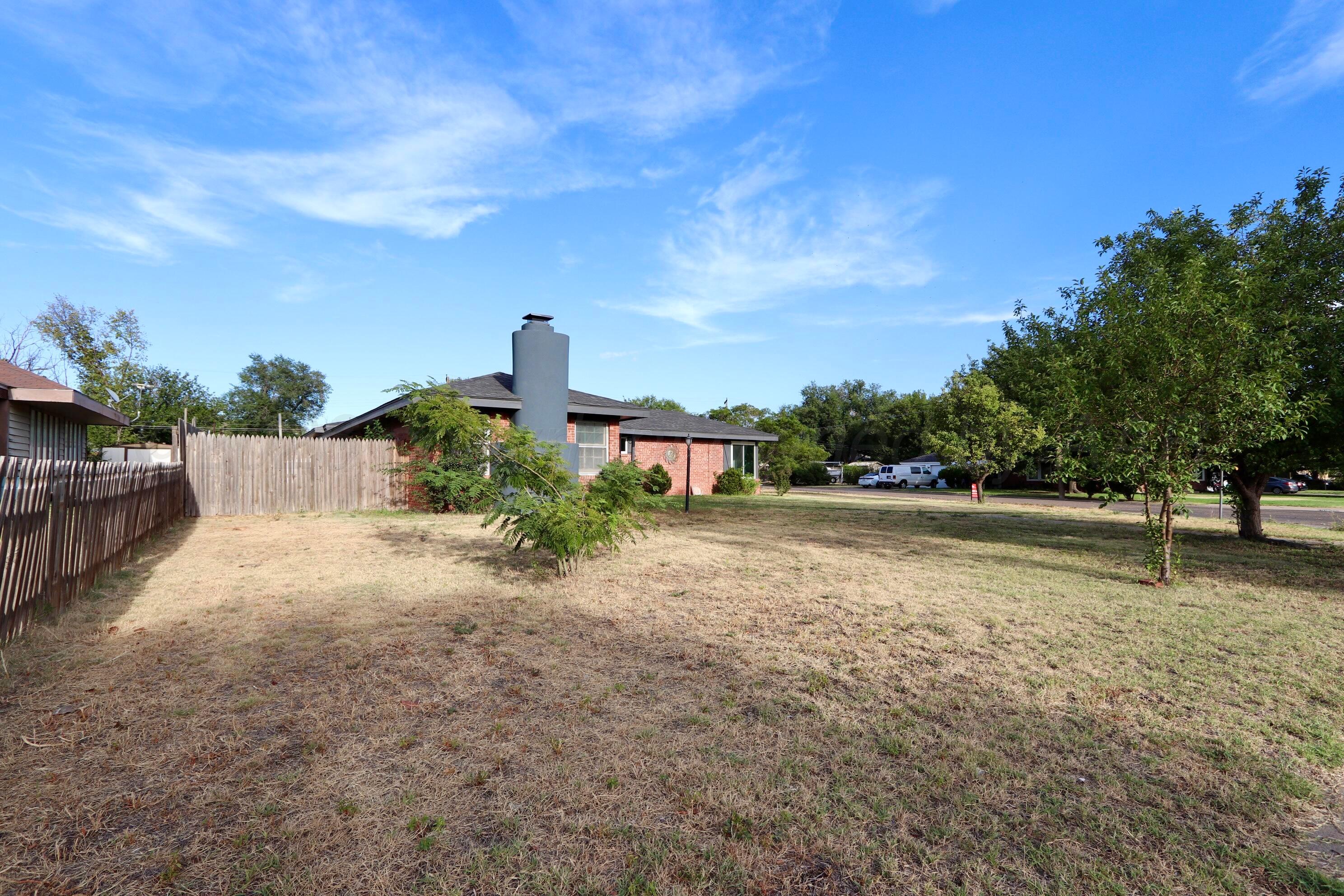 2041 S Travis Street Property Photo 9