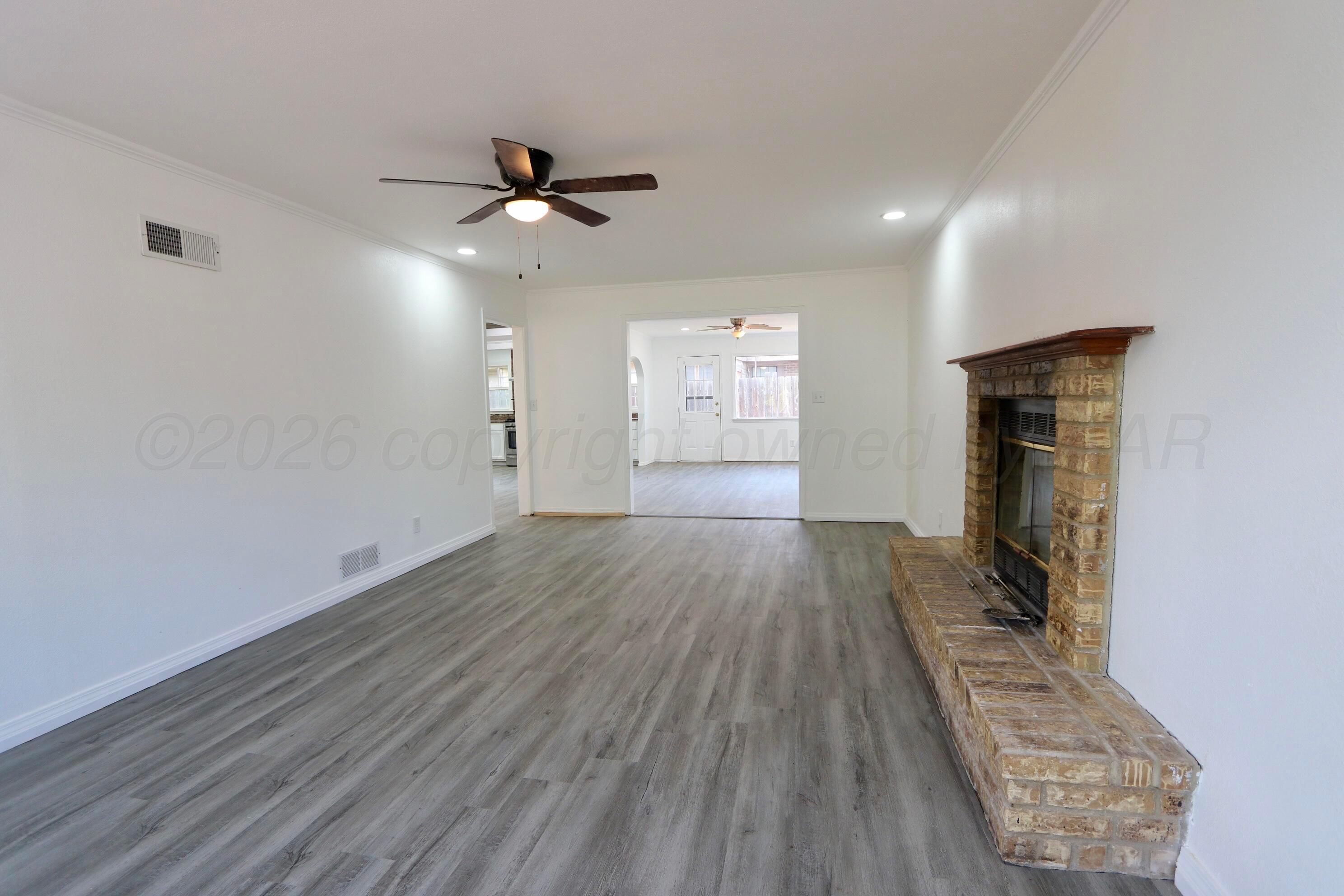2041 S Travis Street Property Photo 10