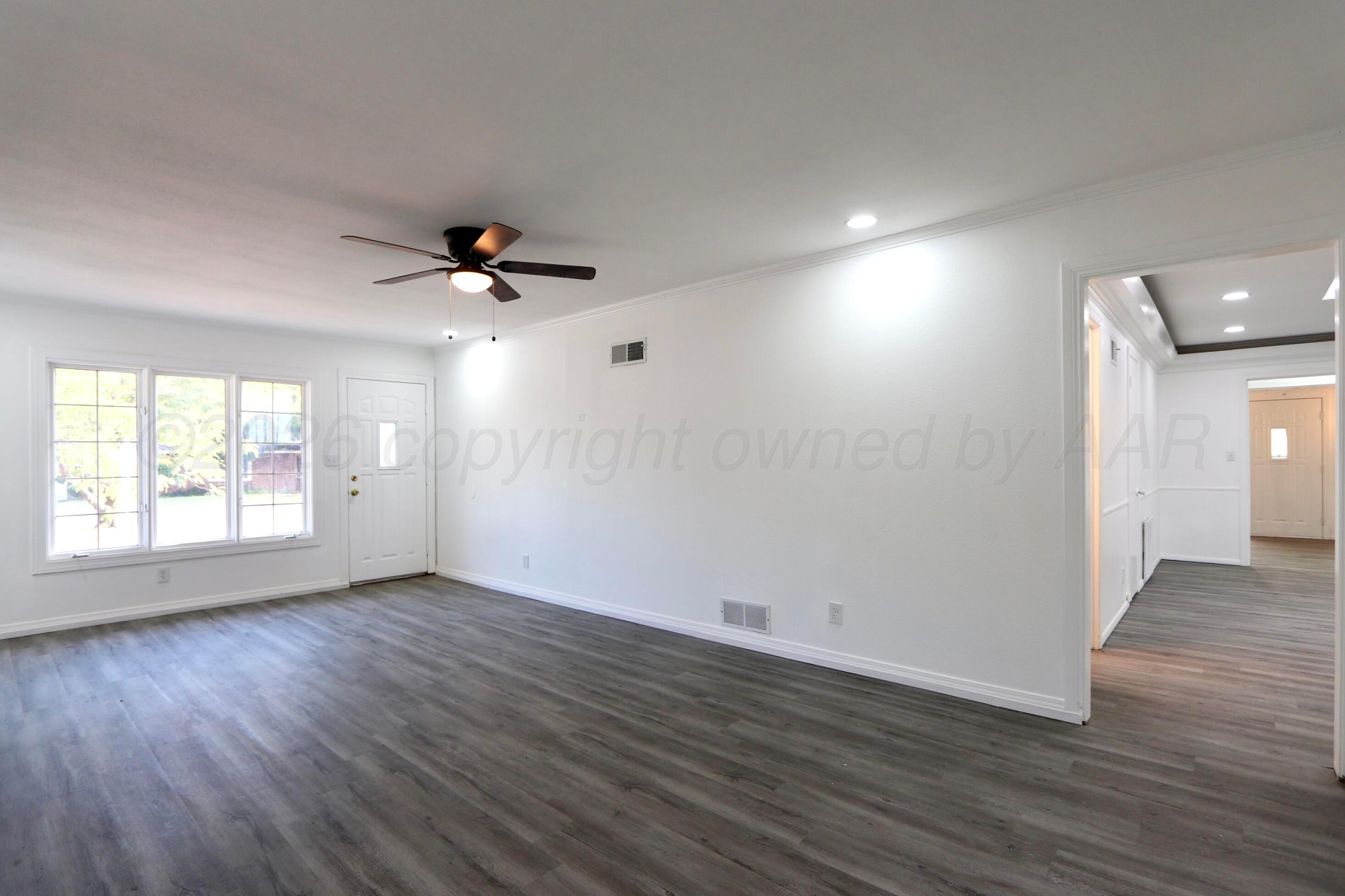2041 S Travis Street Property Photo 11