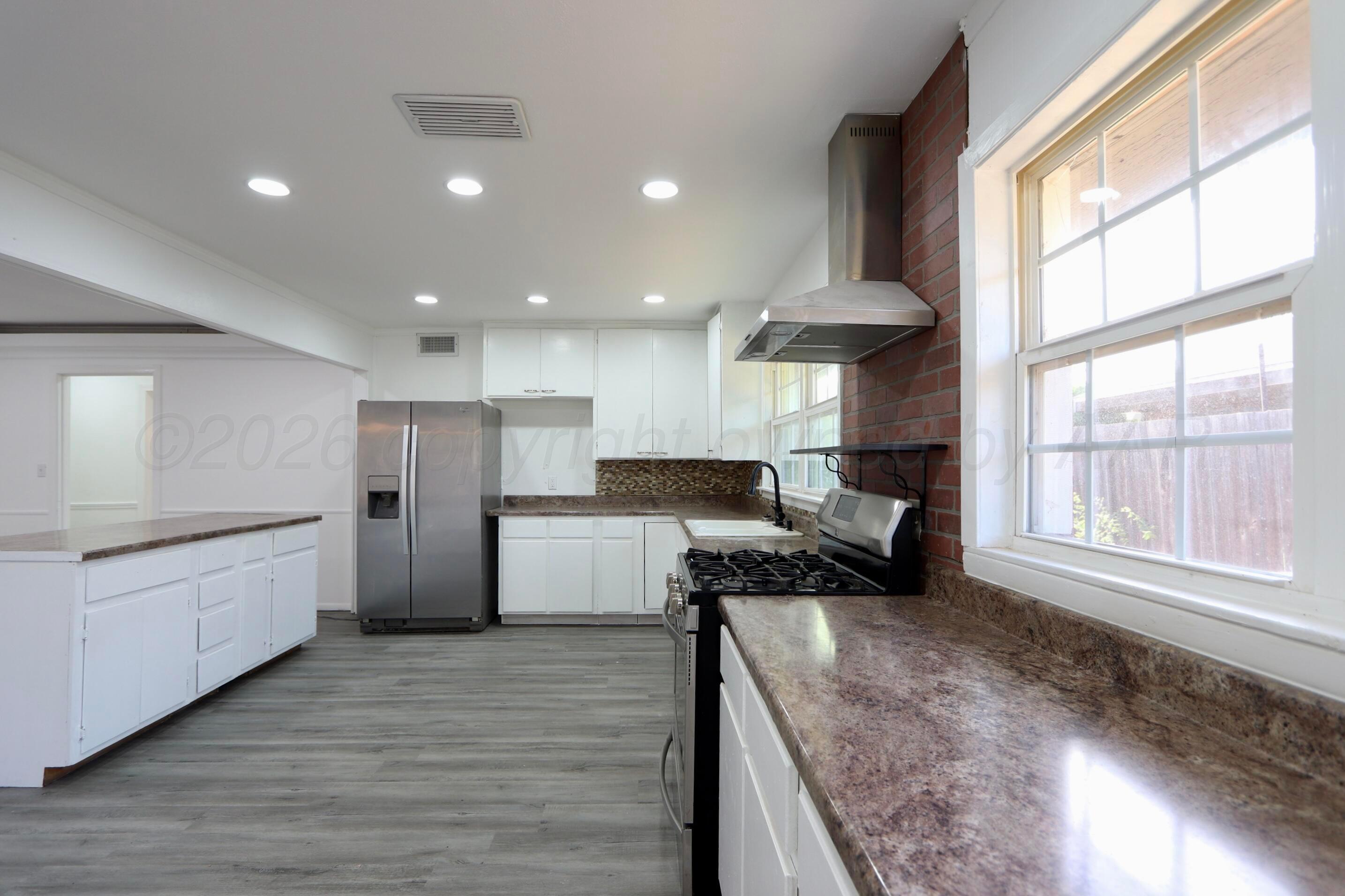 2041 S Travis Street Property Photo 16