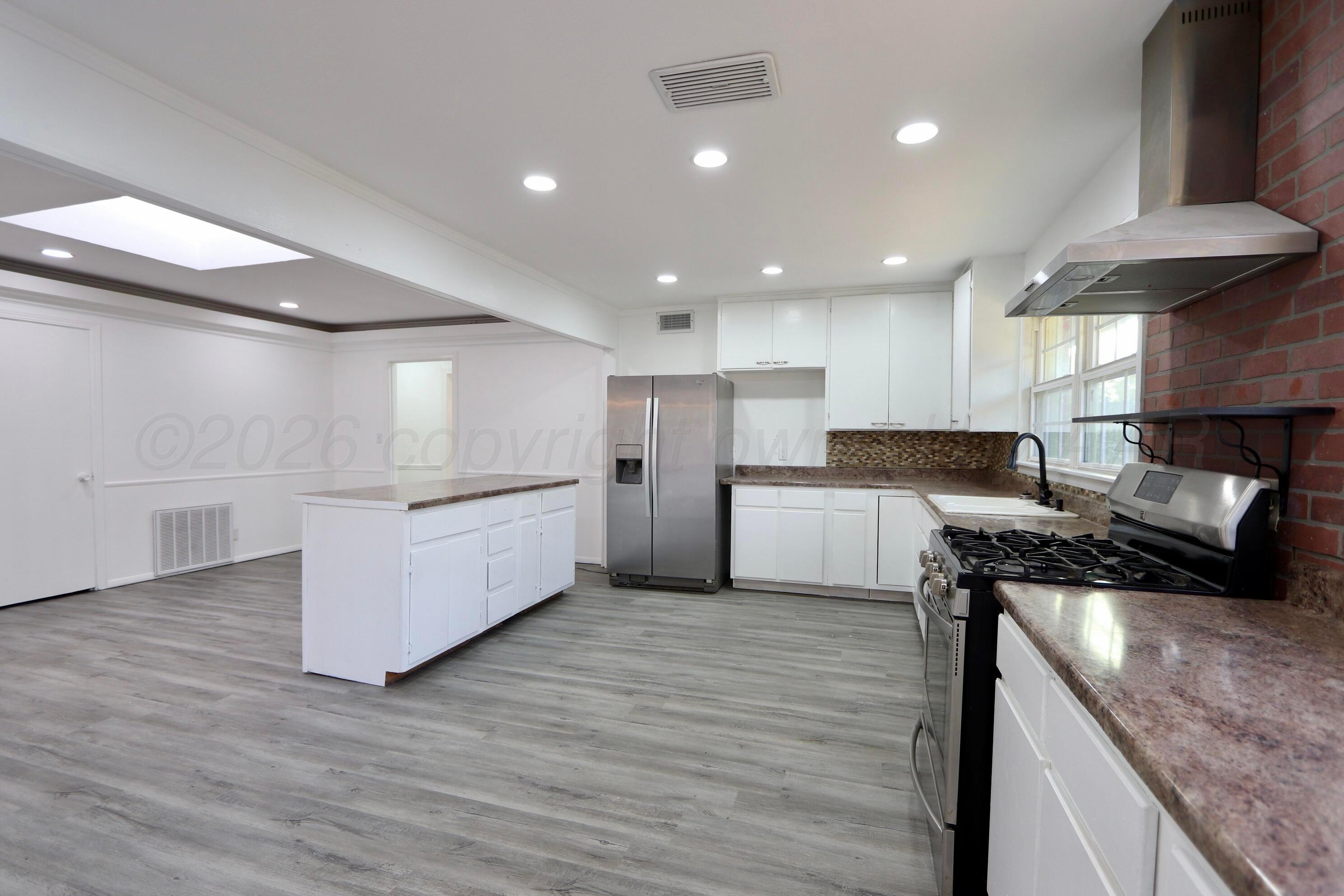 2041 S Travis Street Property Photo 17