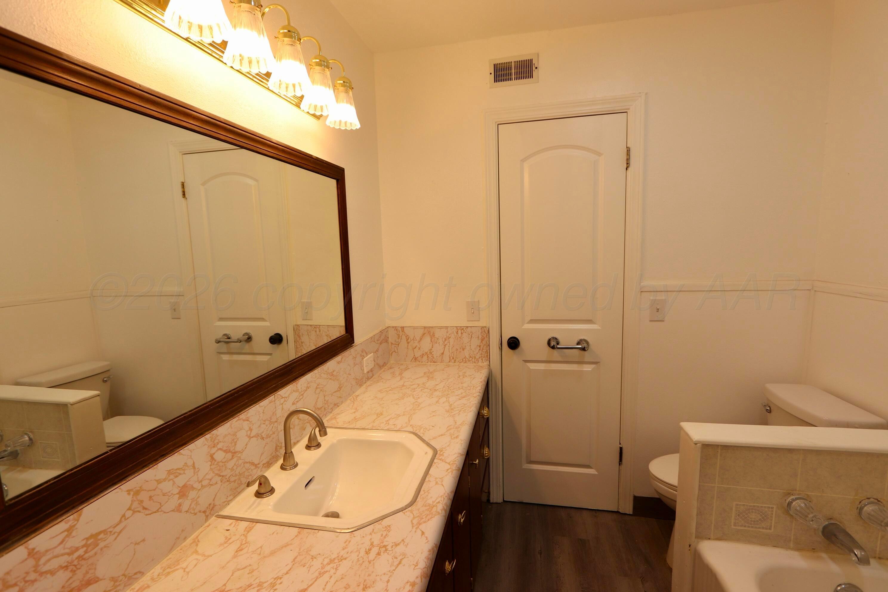 2041 S Travis Street Property Photo 26