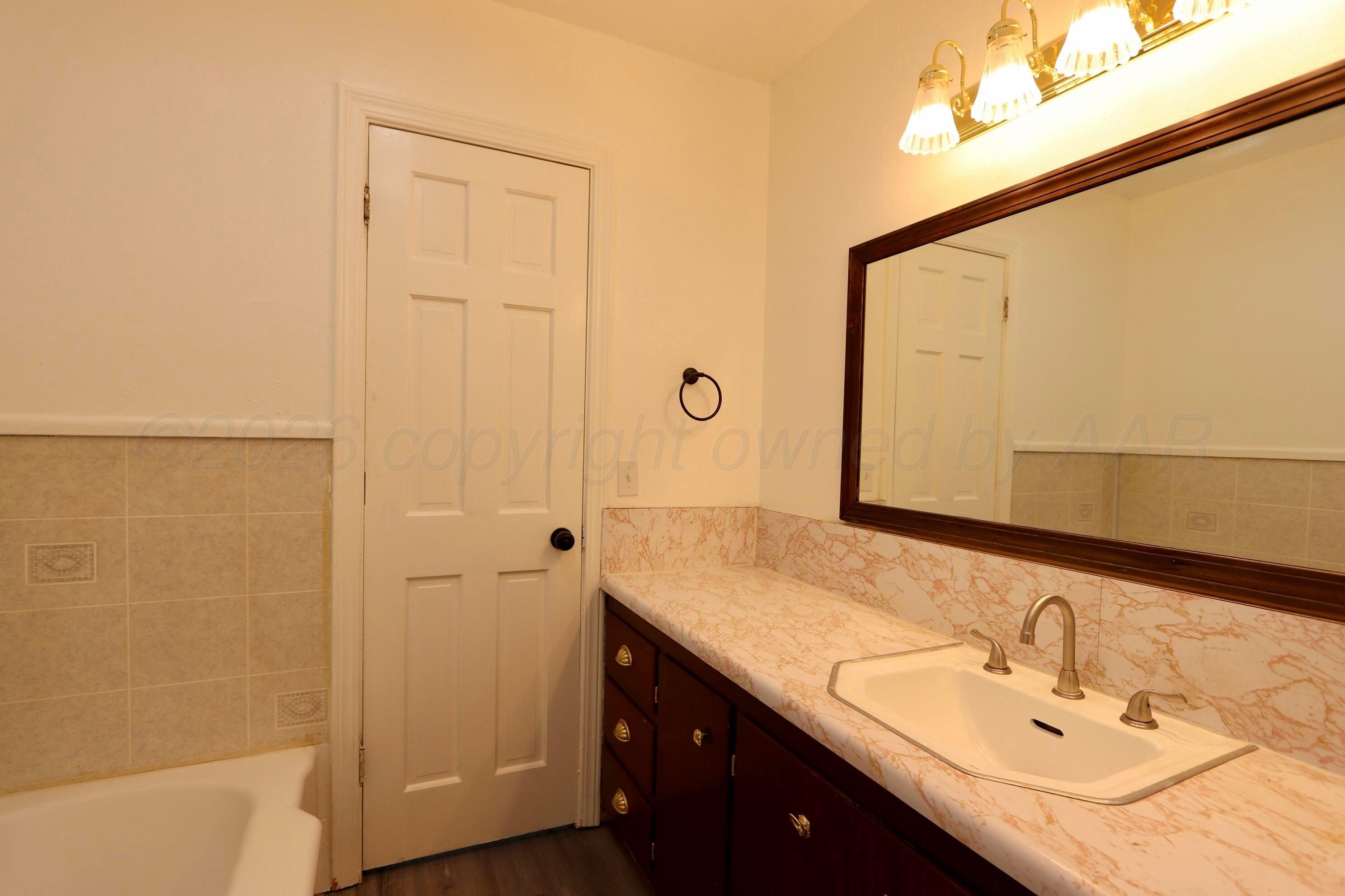 2041 S Travis Street Property Photo 27