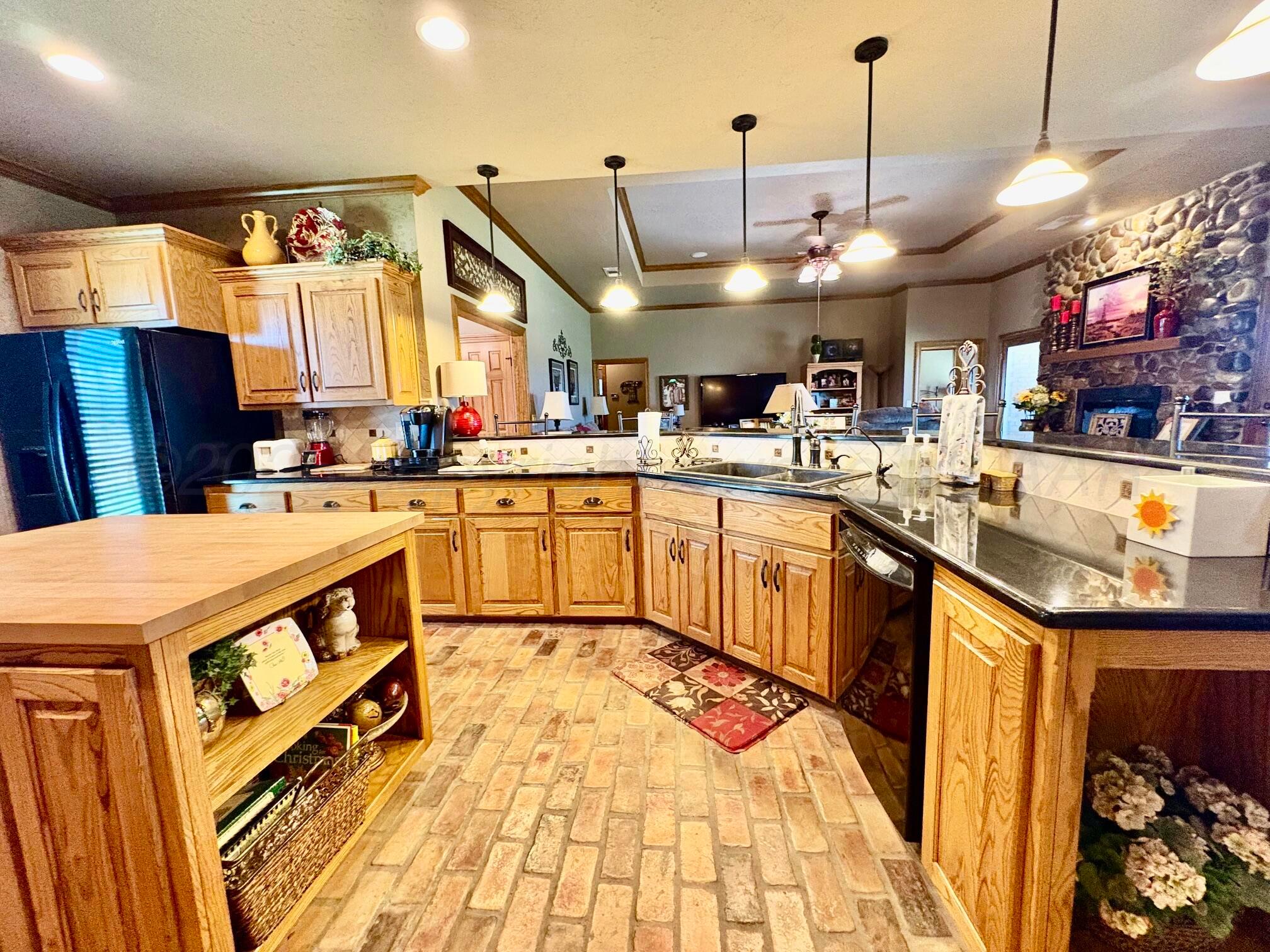 19900 W Country Club Road Property Photo 8