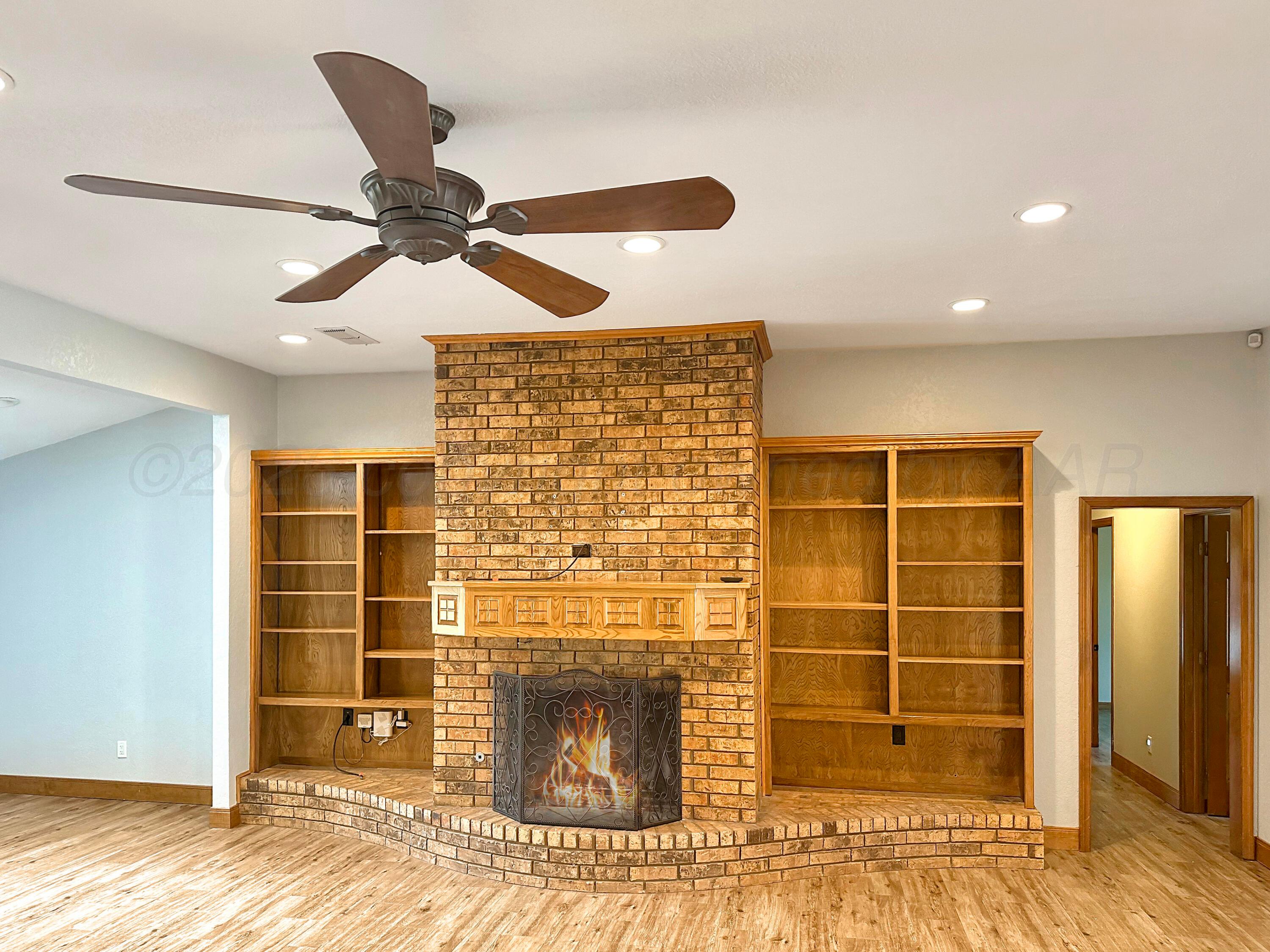 215 Somerset Street Property Photo 6