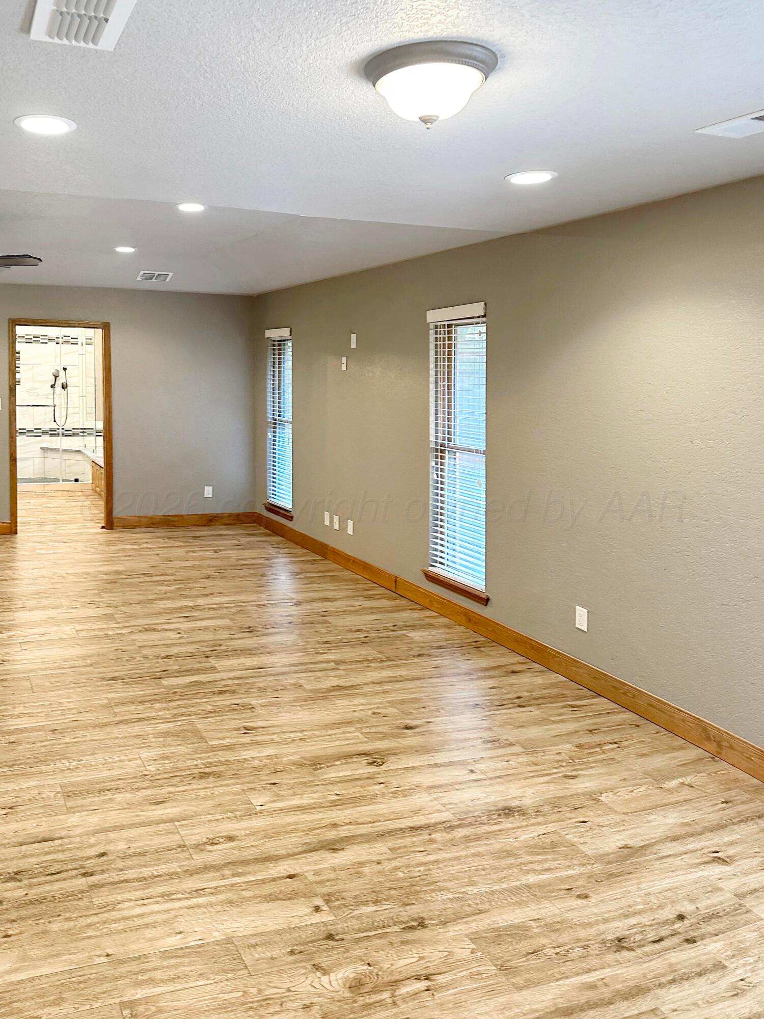 215 Somerset Street Property Photo 7
