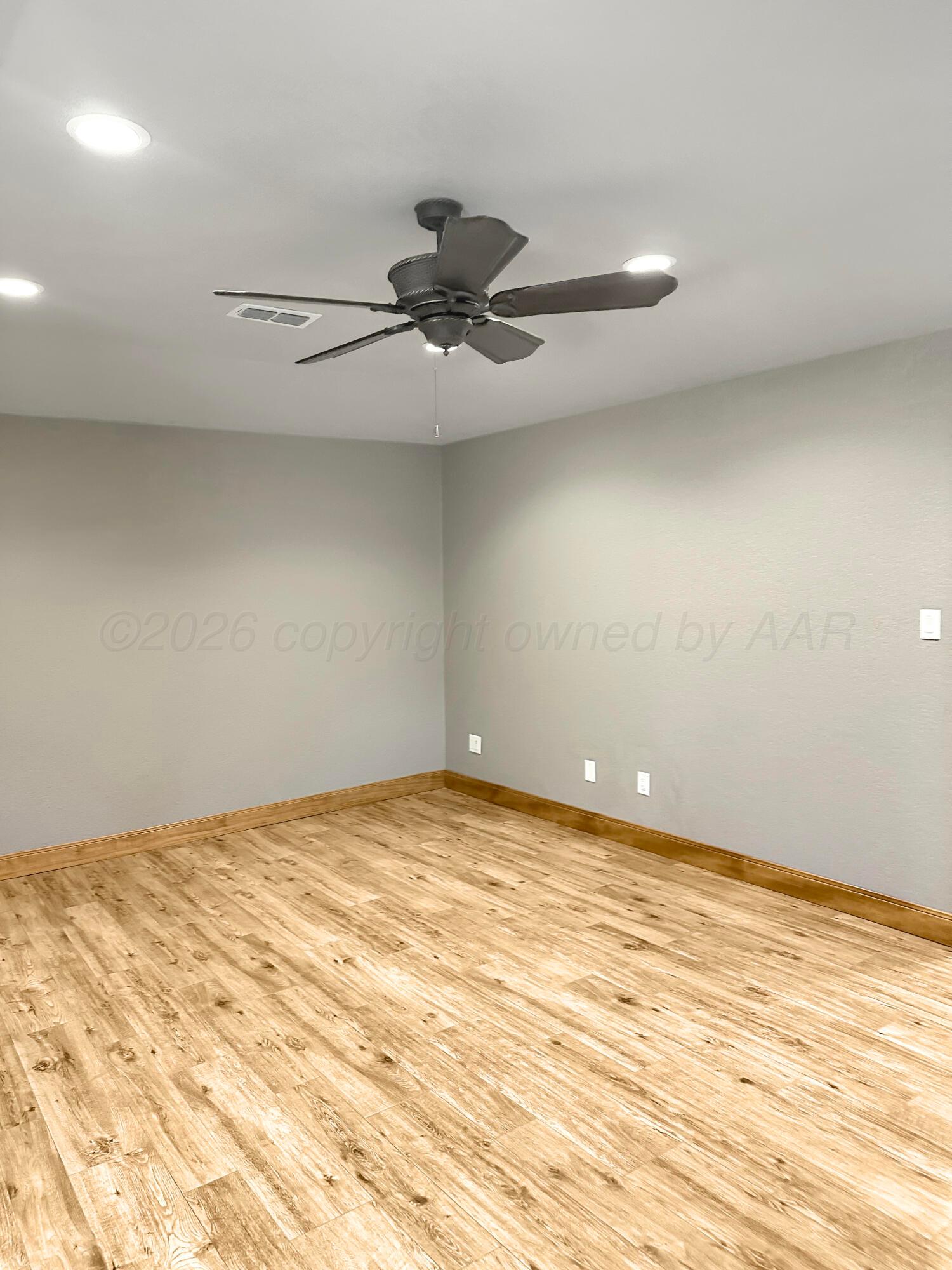 215 Somerset Street Property Photo 22