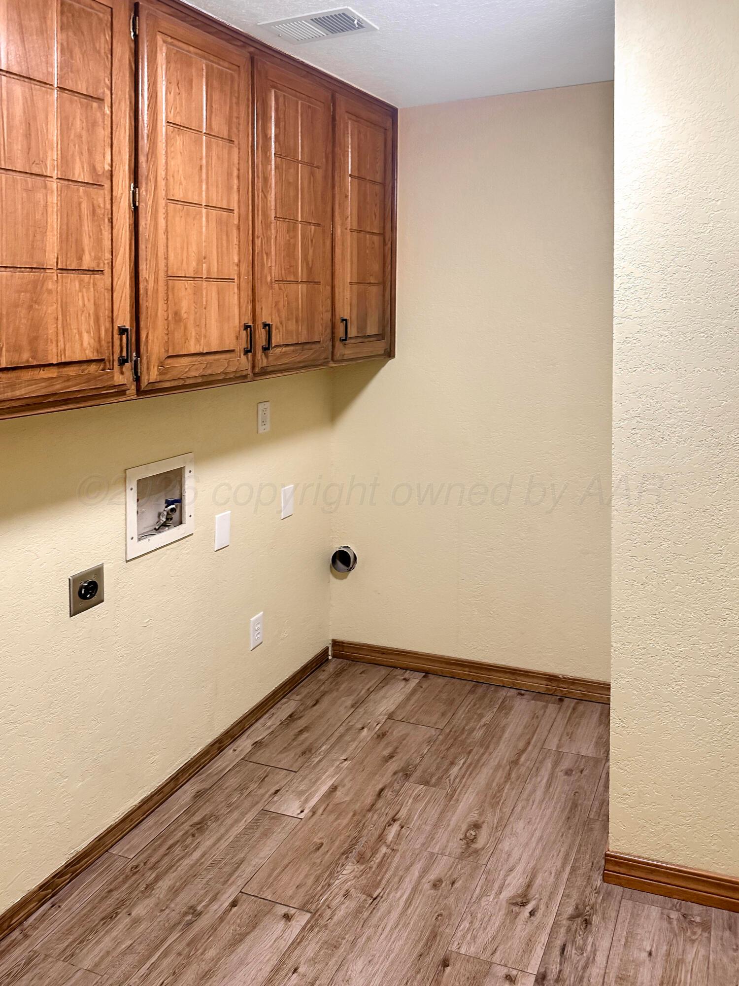 215 Somerset Street Property Photo 27