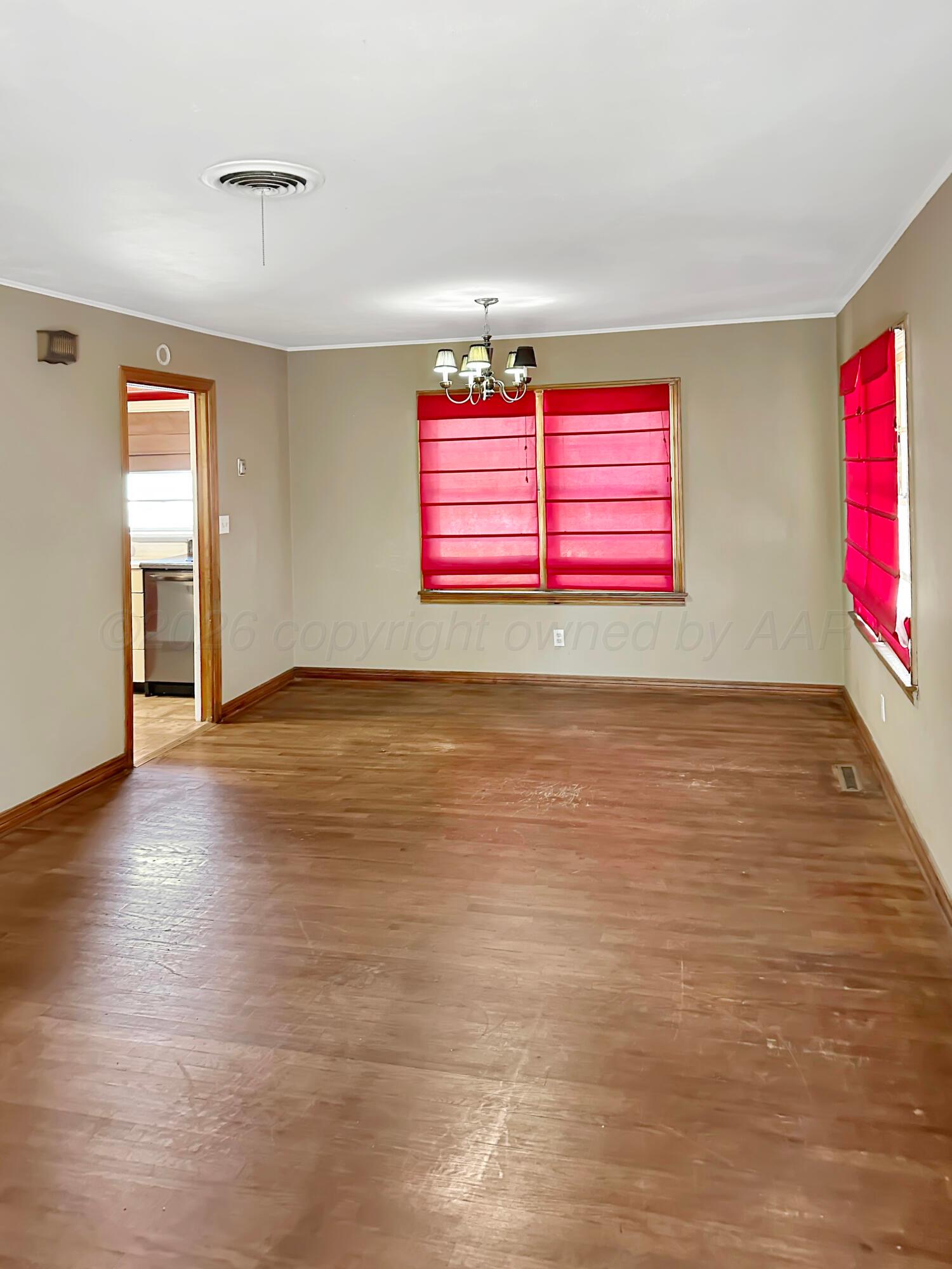 325 Austin Street Property Photo 7