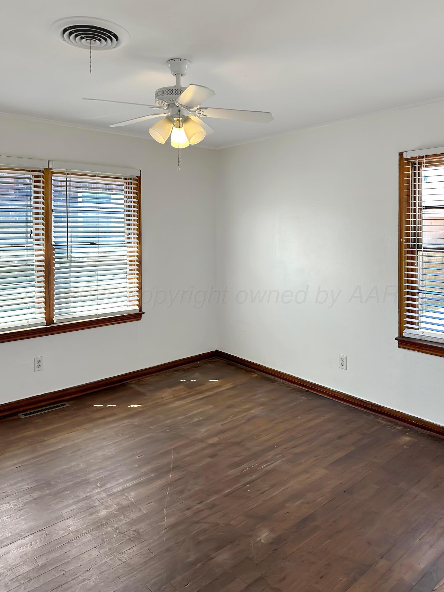 325 Austin Street Property Photo 14