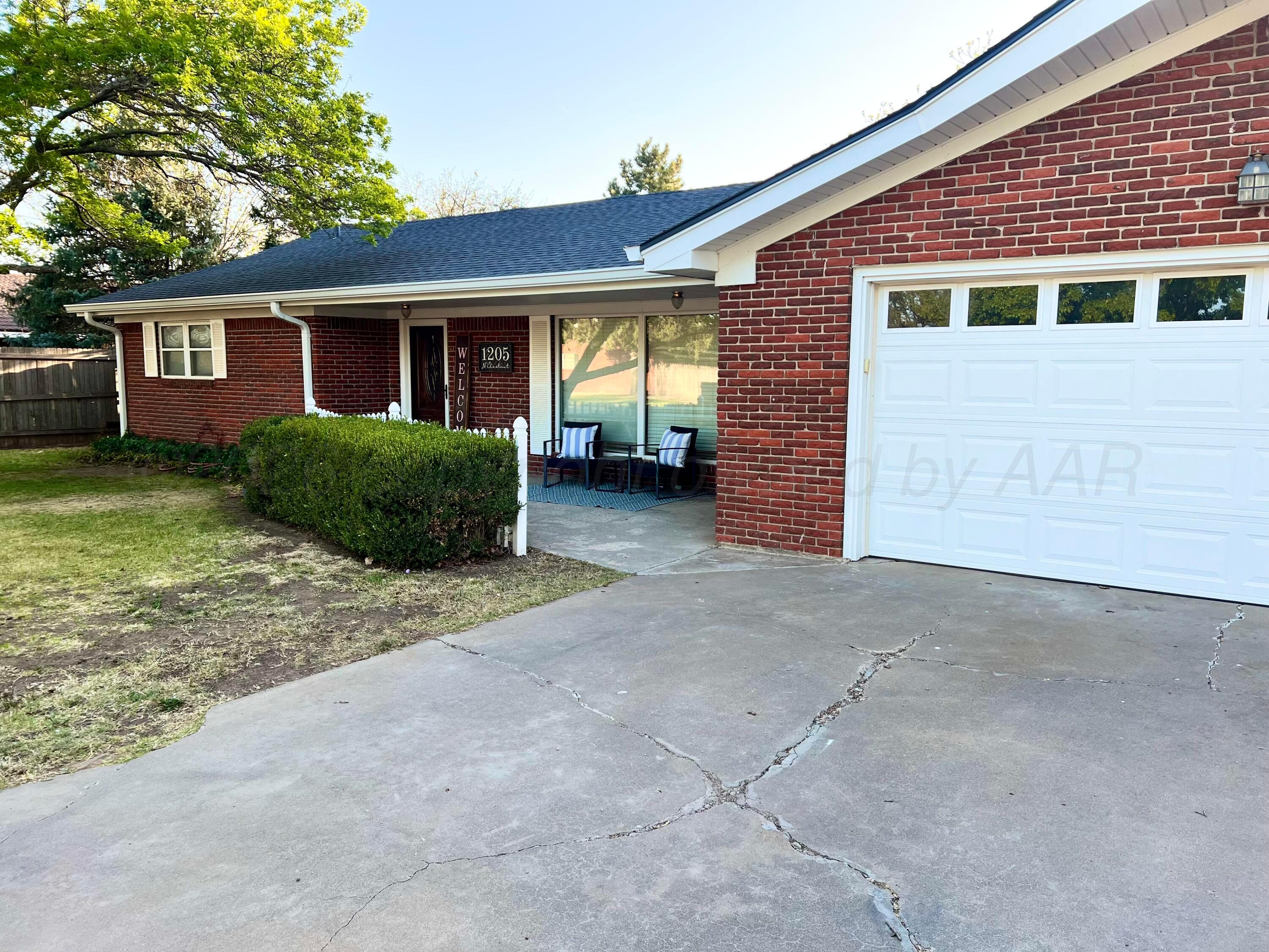 1205 N Chestnut Street Property Photo 2