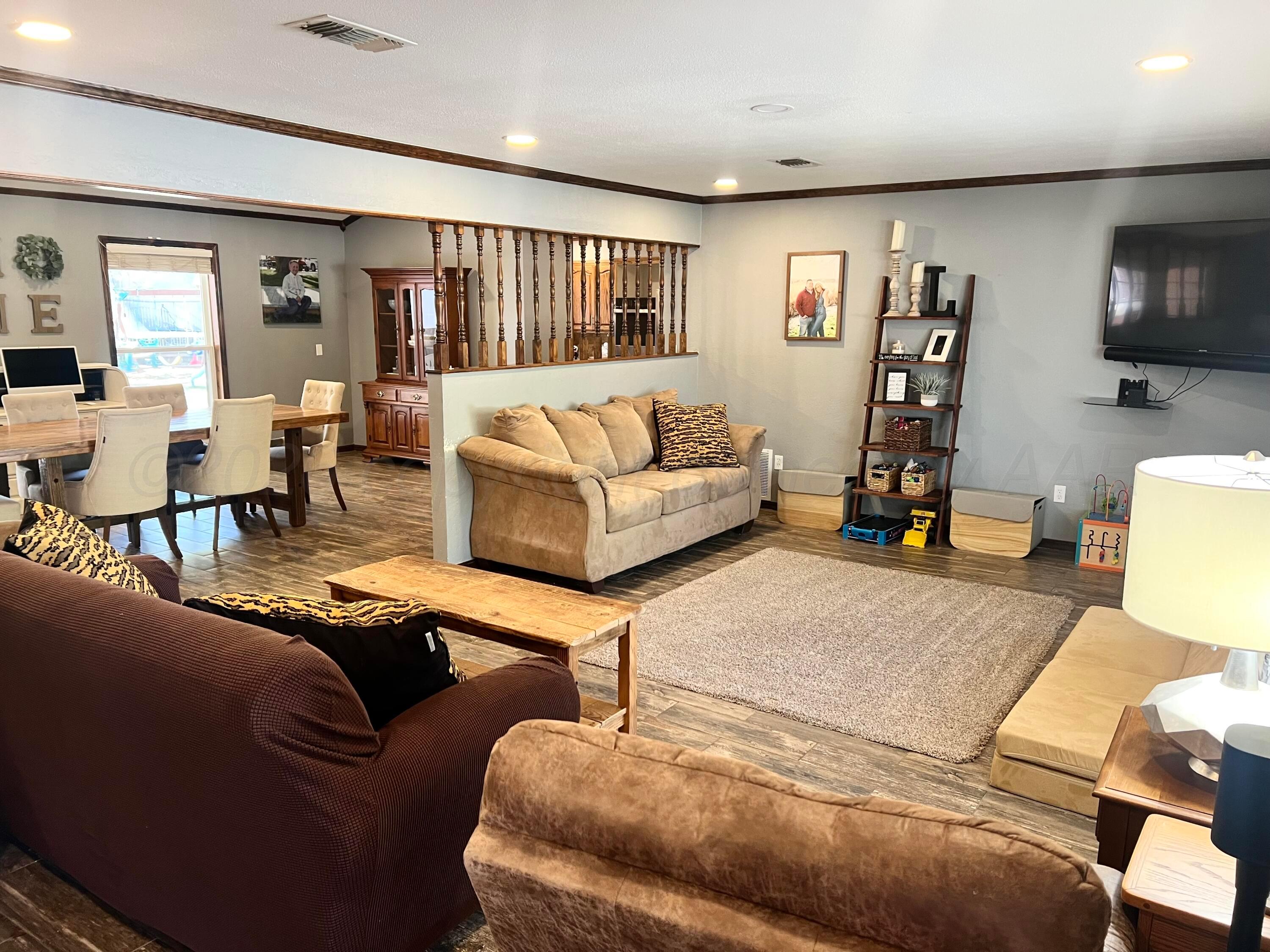 1205 N Chestnut Street Property Photo 3