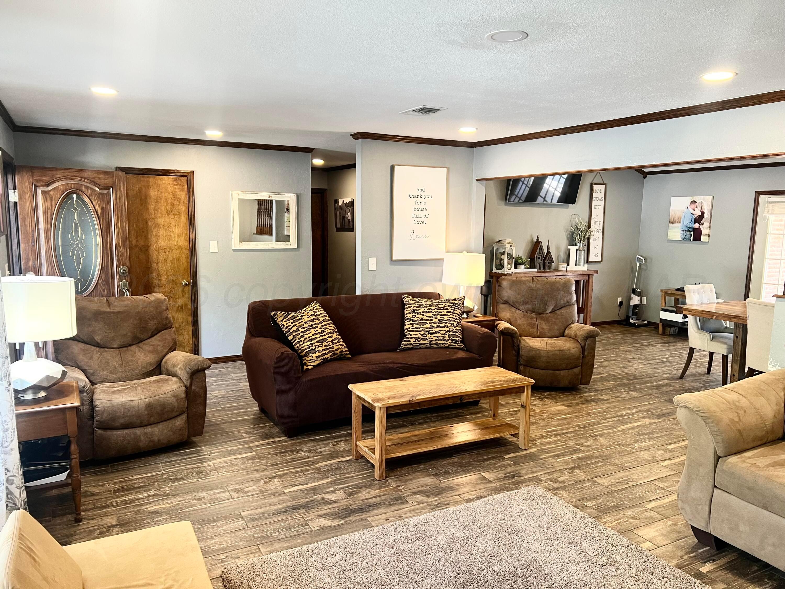 1205 N Chestnut Street Property Photo 5