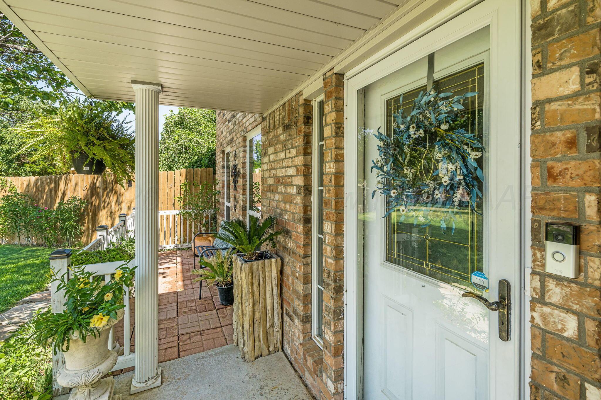 6201 S Travis Street Property Photo 2