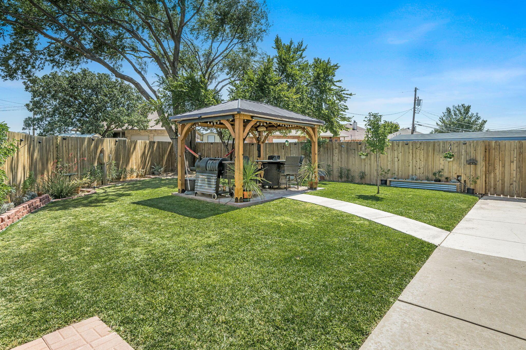 6201 S Travis Street Property Photo 3