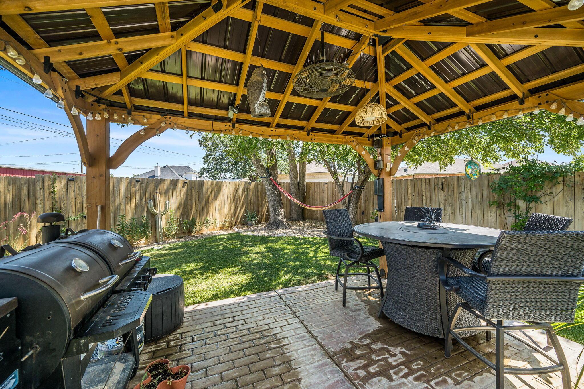 6201 S Travis Street Property Photo 4