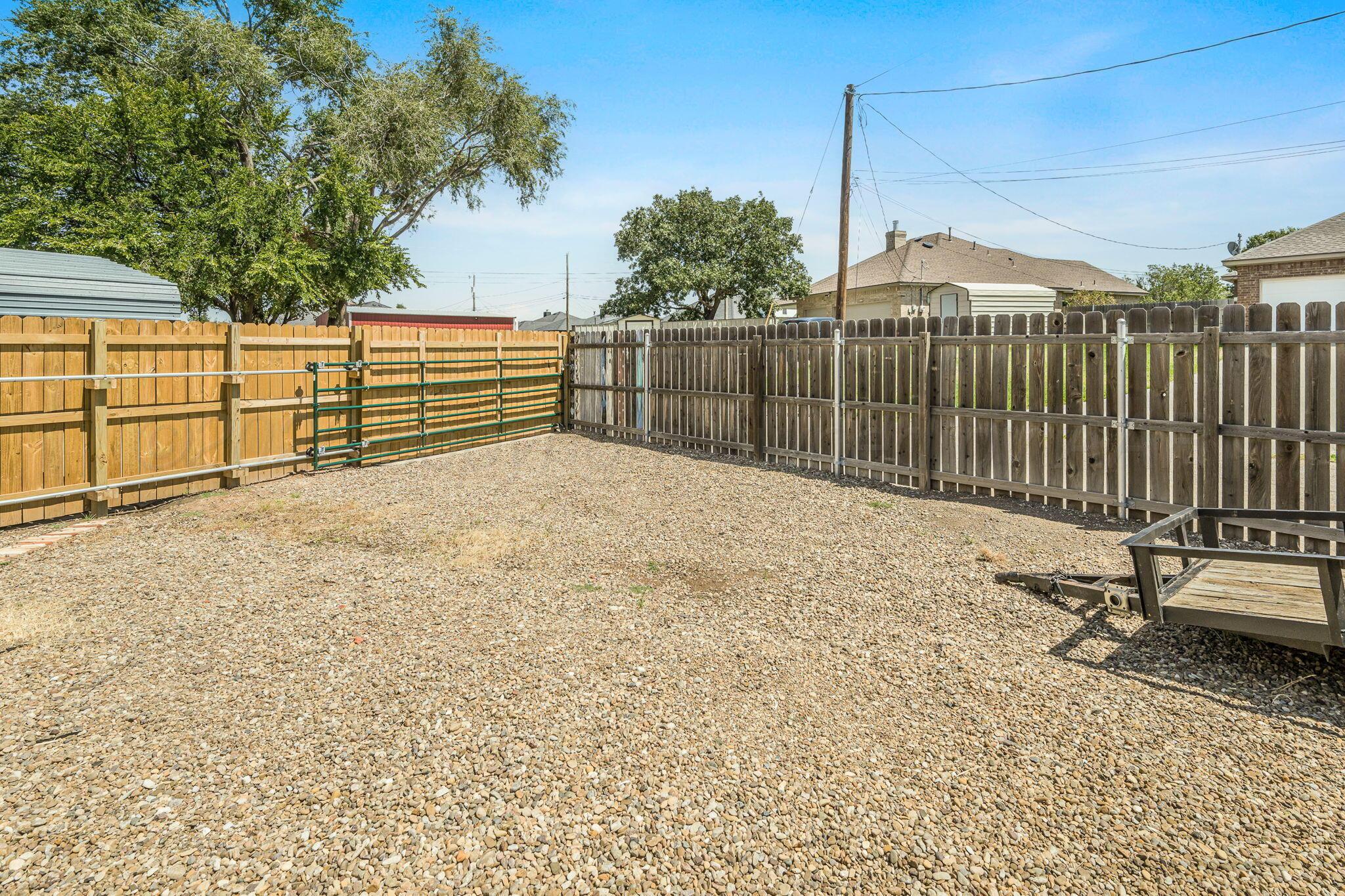 6201 S Travis Street Property Photo 11