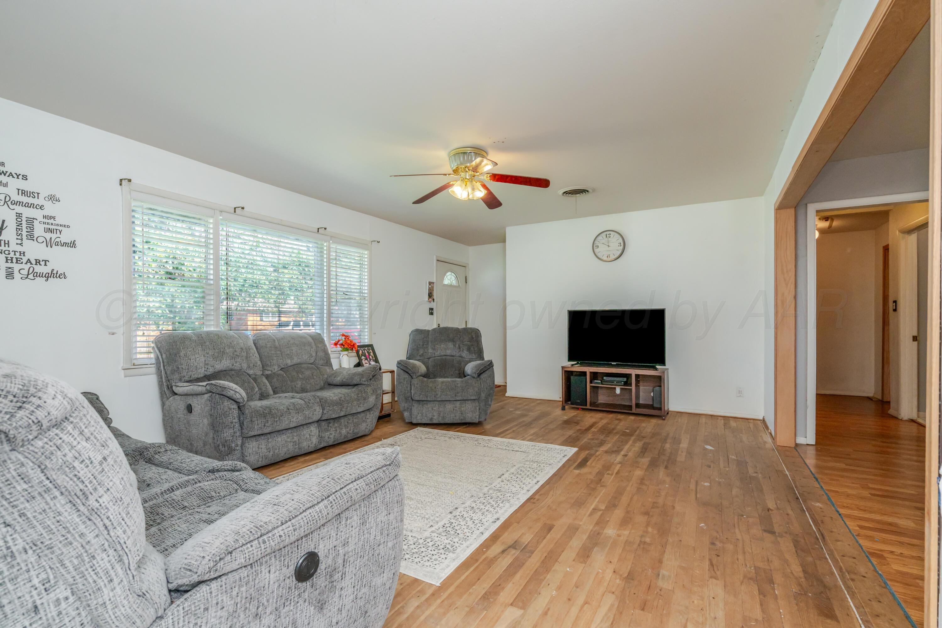 1421 Elm Avenue Property Photo 3