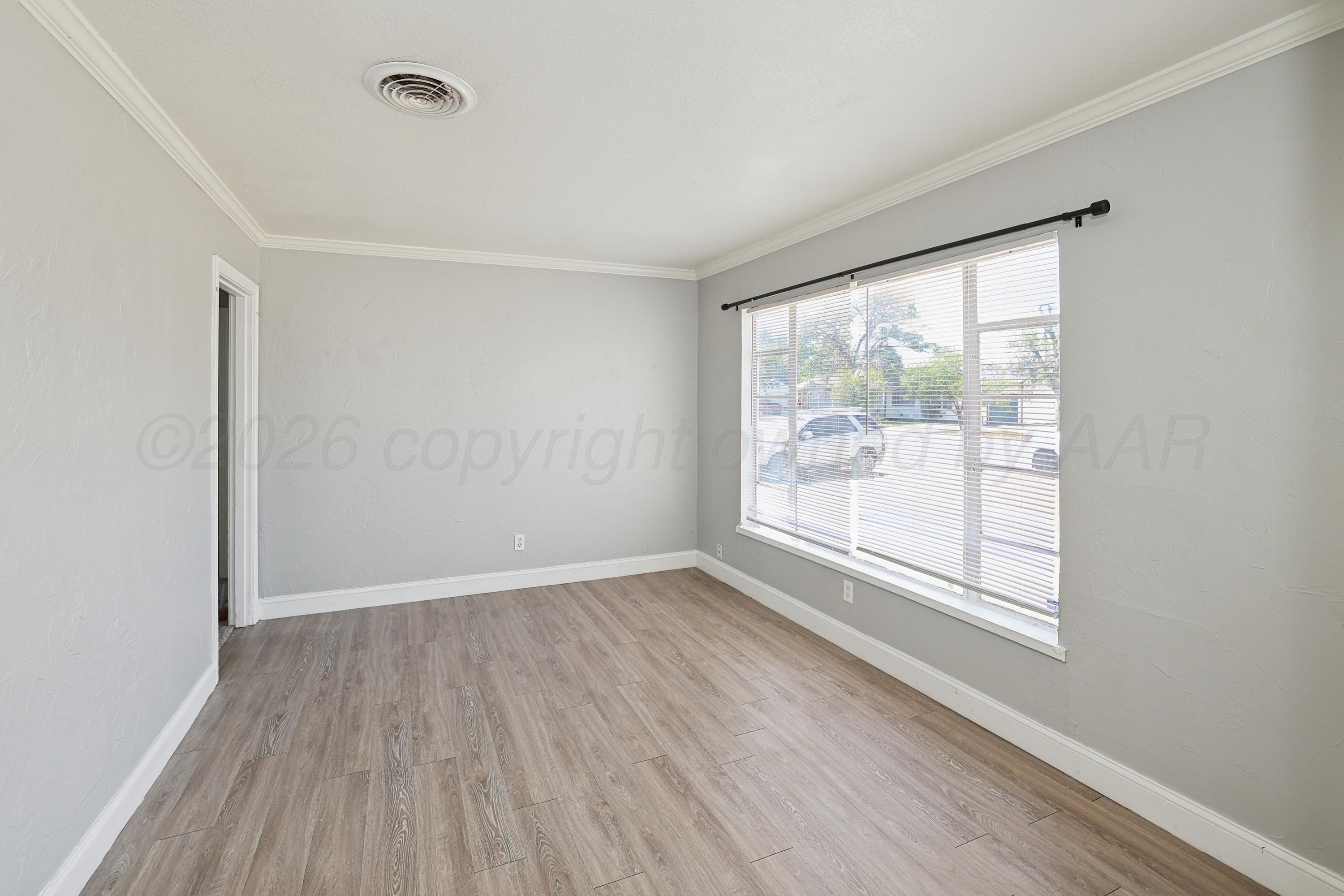 4613 S Lipscomb Street Property Photo 4