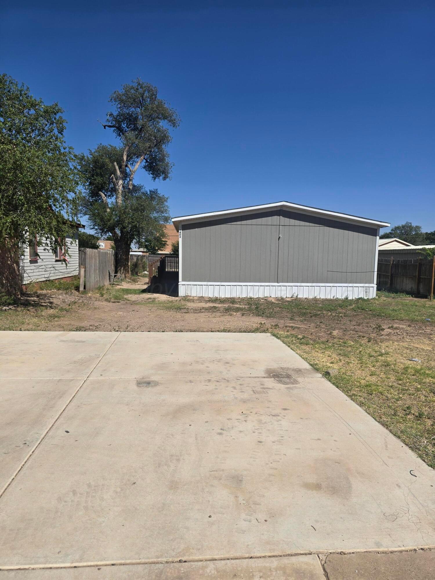 1402 N Johnson Street Property Photo 2