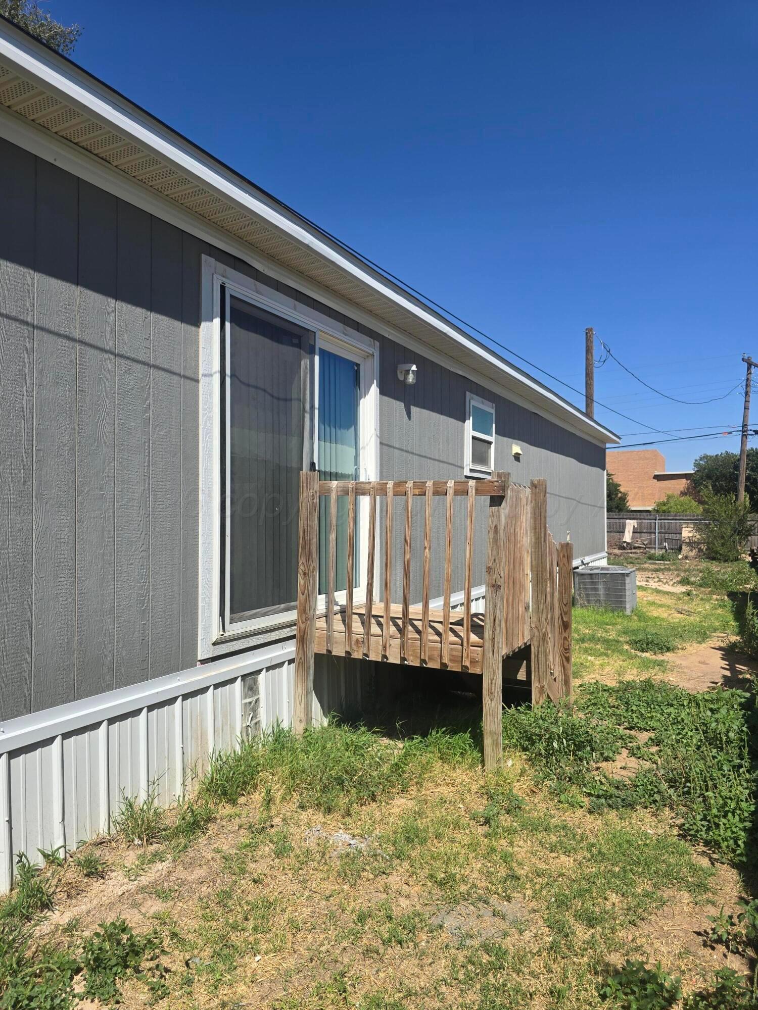 1402 N Johnson Street Property Photo 3