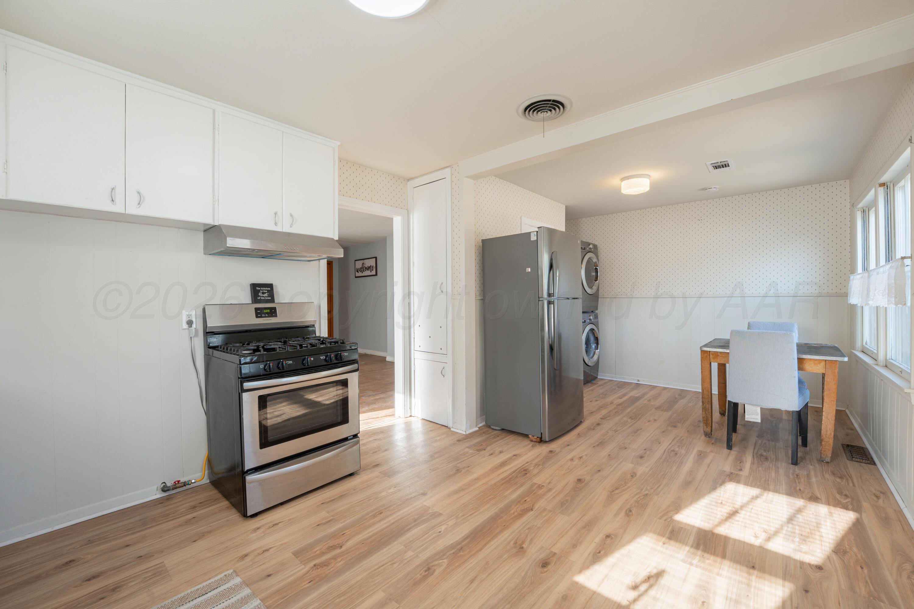 702 Sunset Terrace Property Photo 8